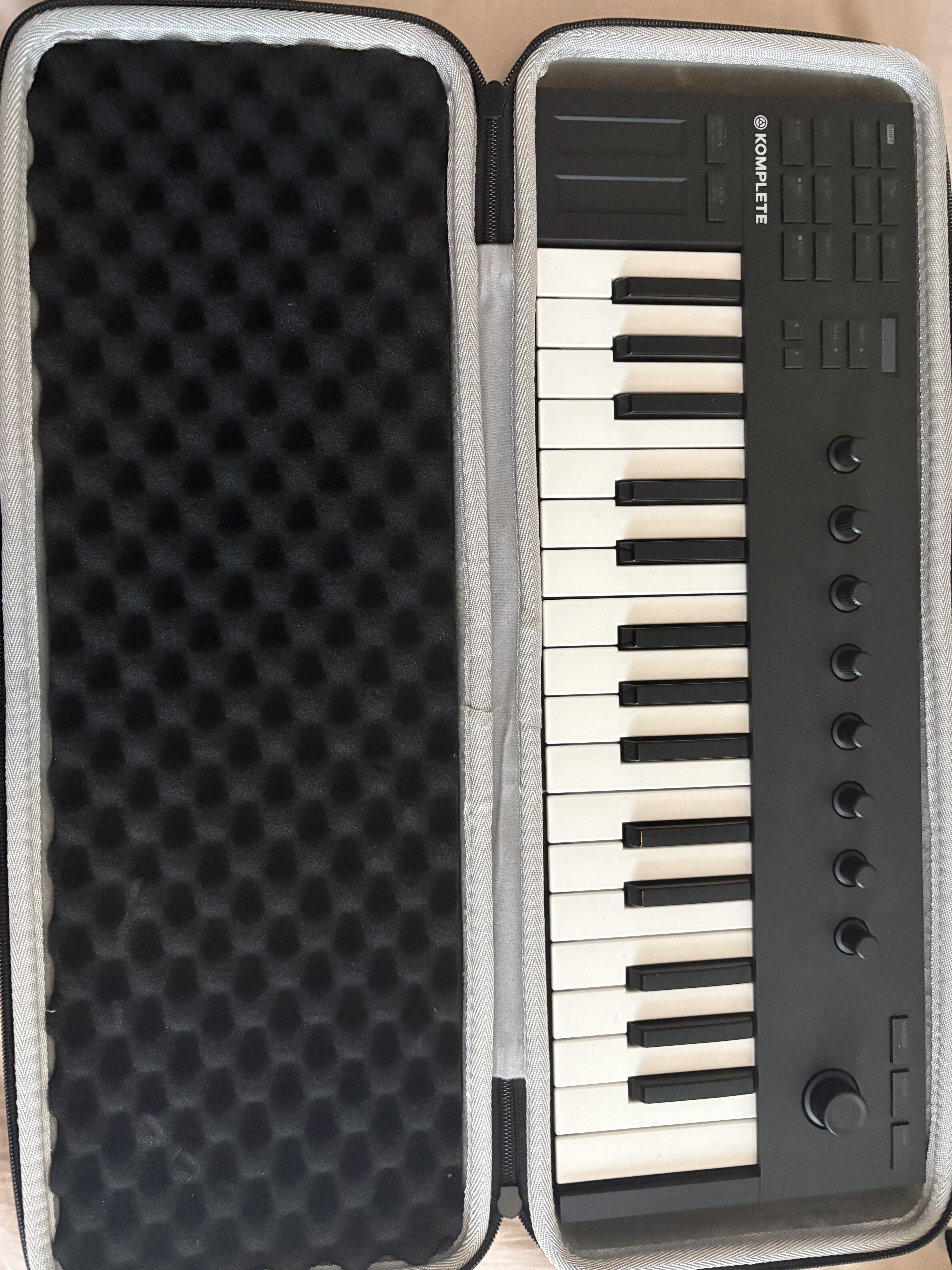 Vends Komplete Kontrol M32 & Housse
