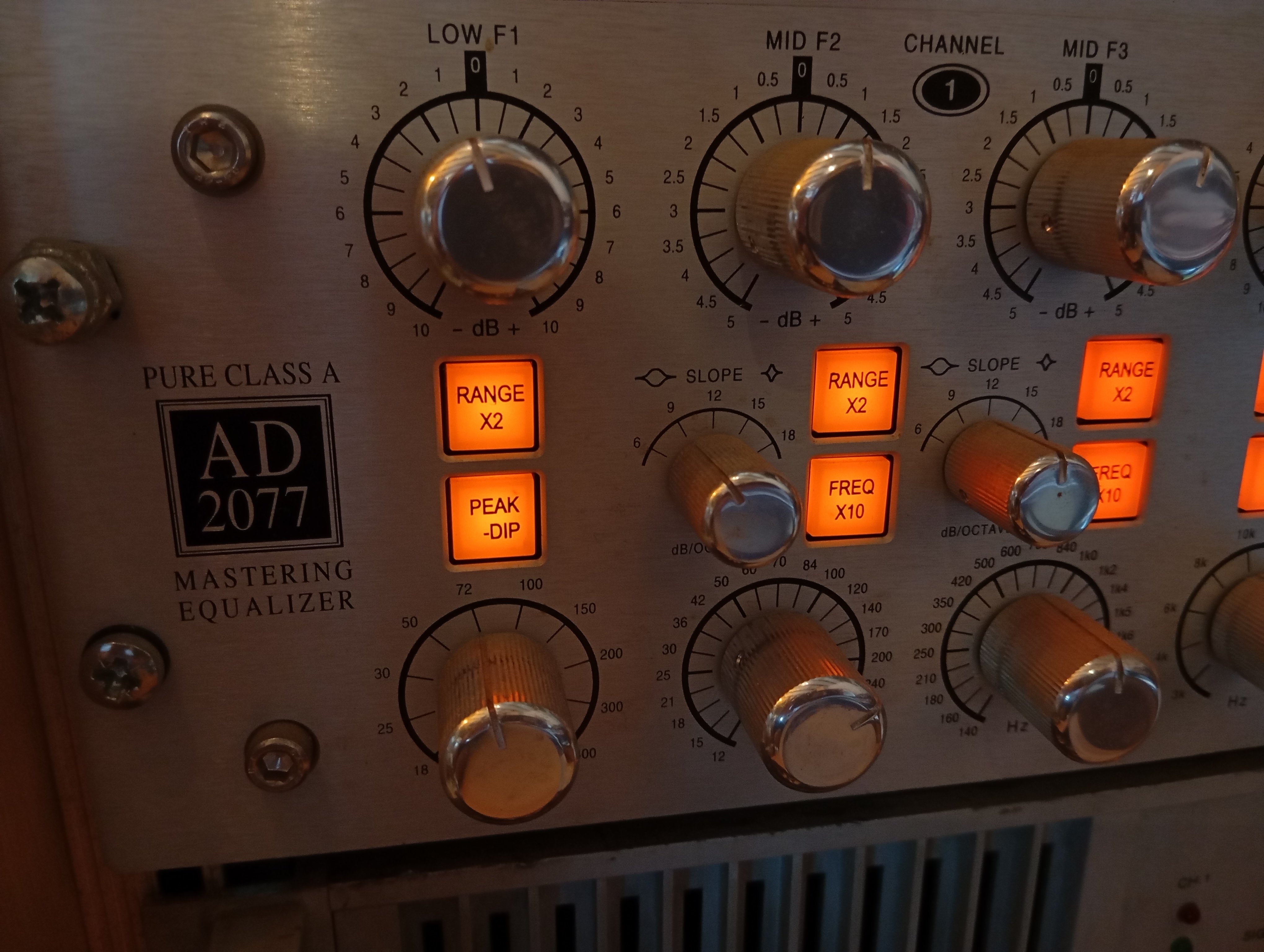 superbe AVALON 2077 - mastering eq RARE !!