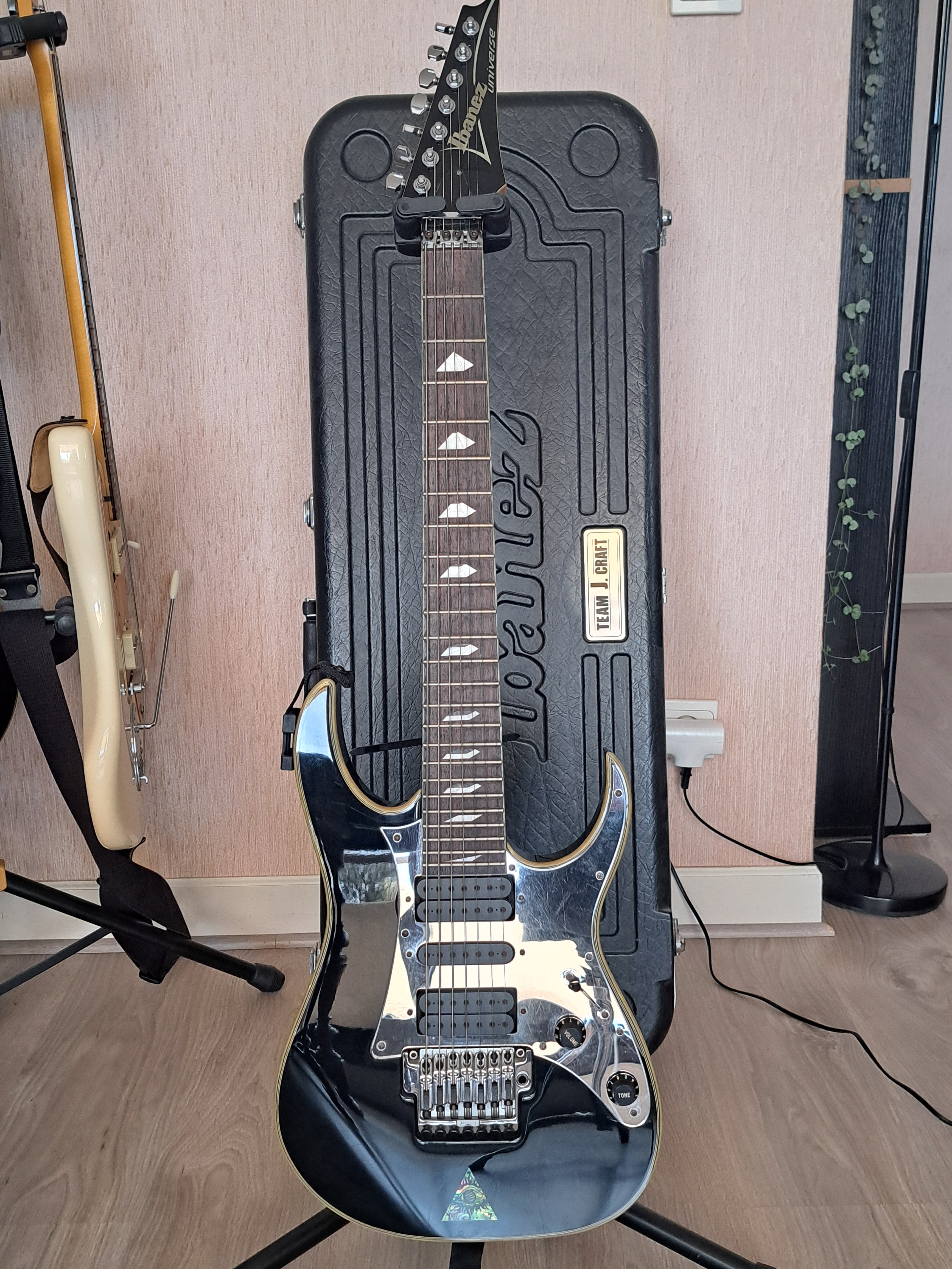 Ibanez Universe UV777P BK (Steve Vai Signature) – Année 2007