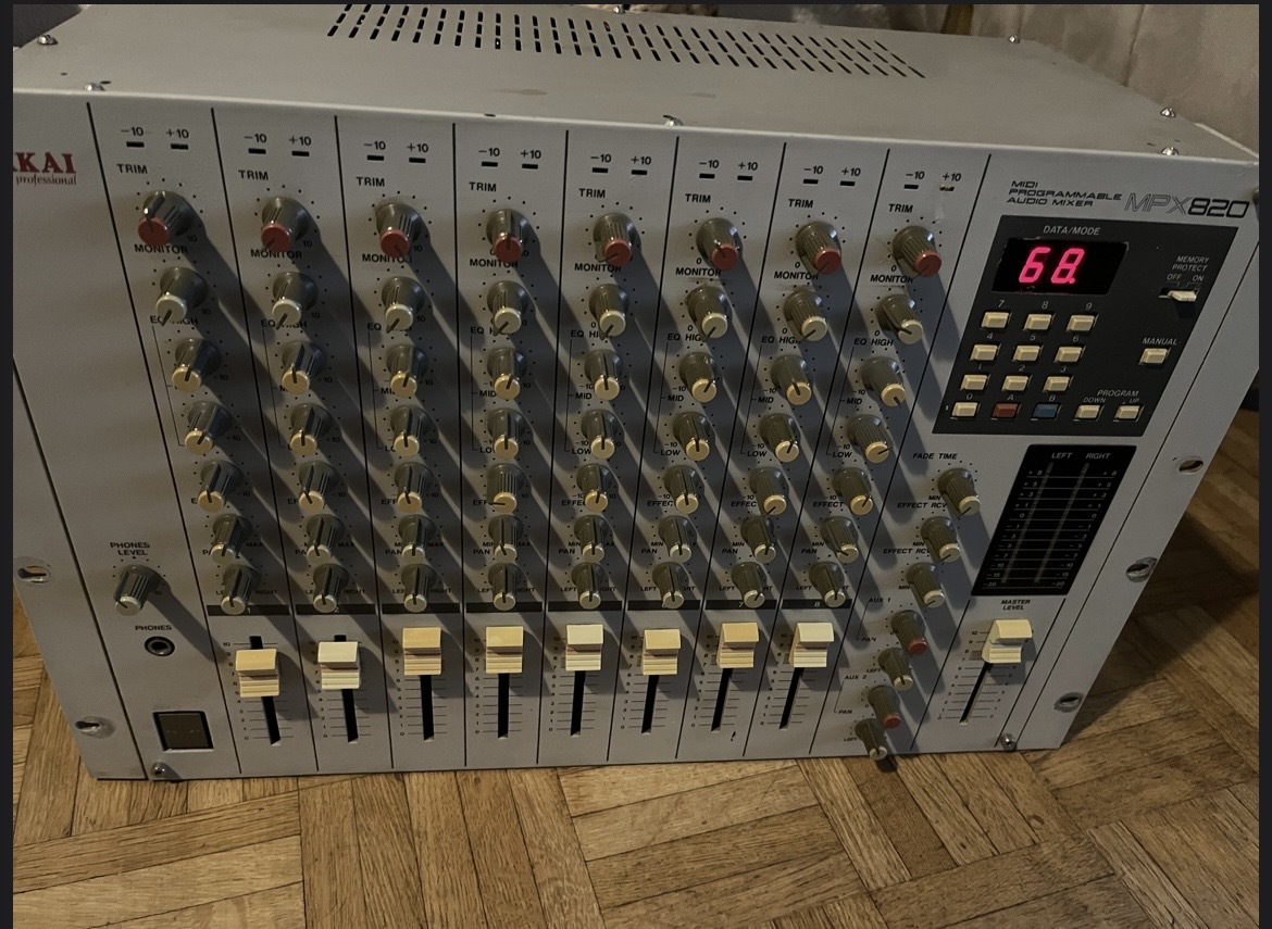 Vends console Akai Mpx 820 sur Idf