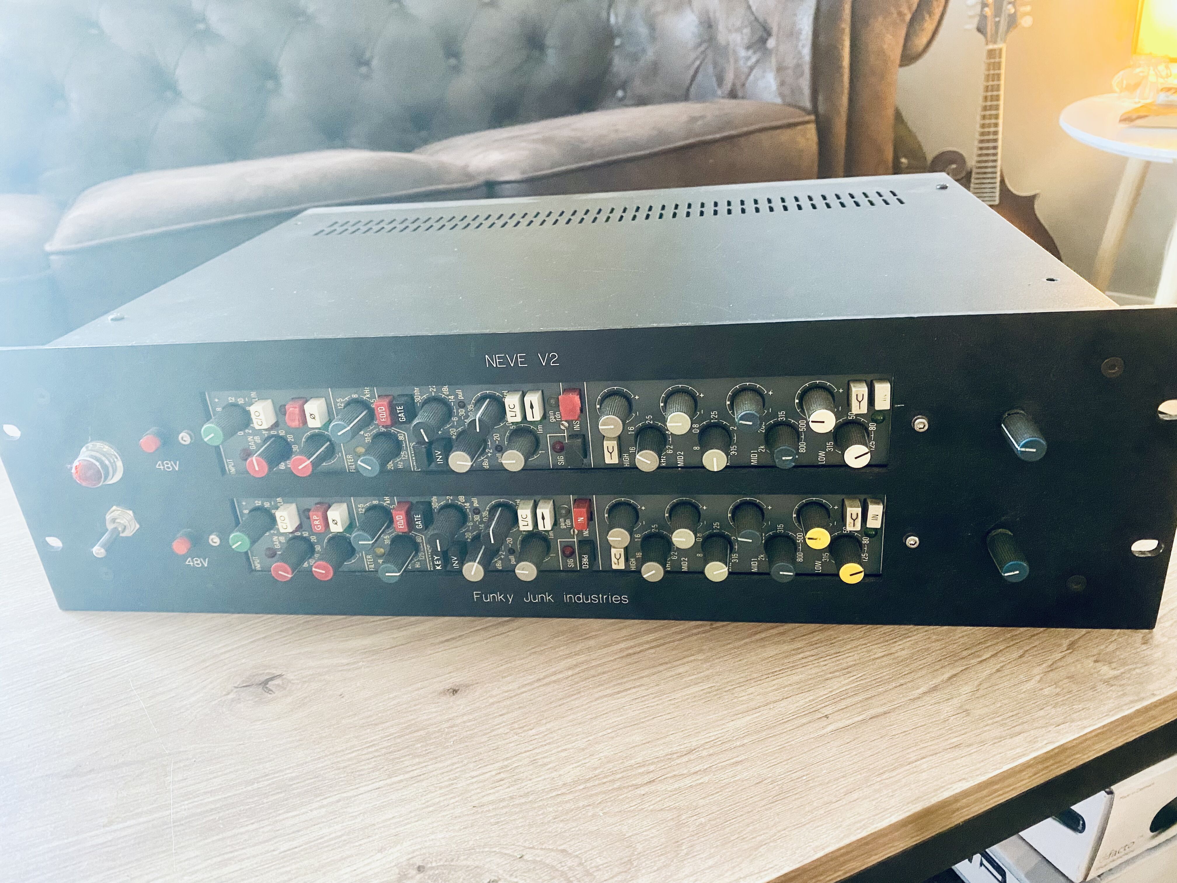 Funky Junk Industries Neve V2 (95095)