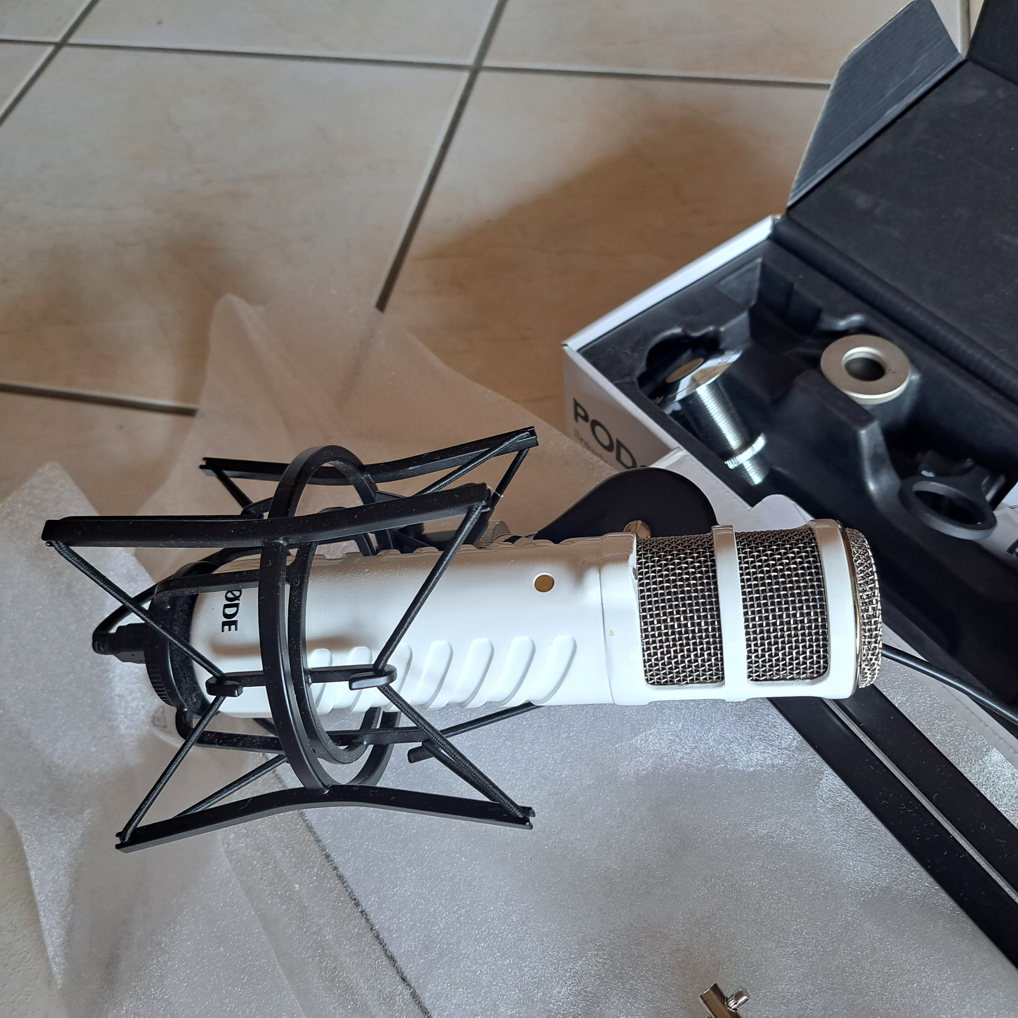 Vends Ensemble micro professionnel RØDE – État neuf – Idéal podcast, streaming, voix off