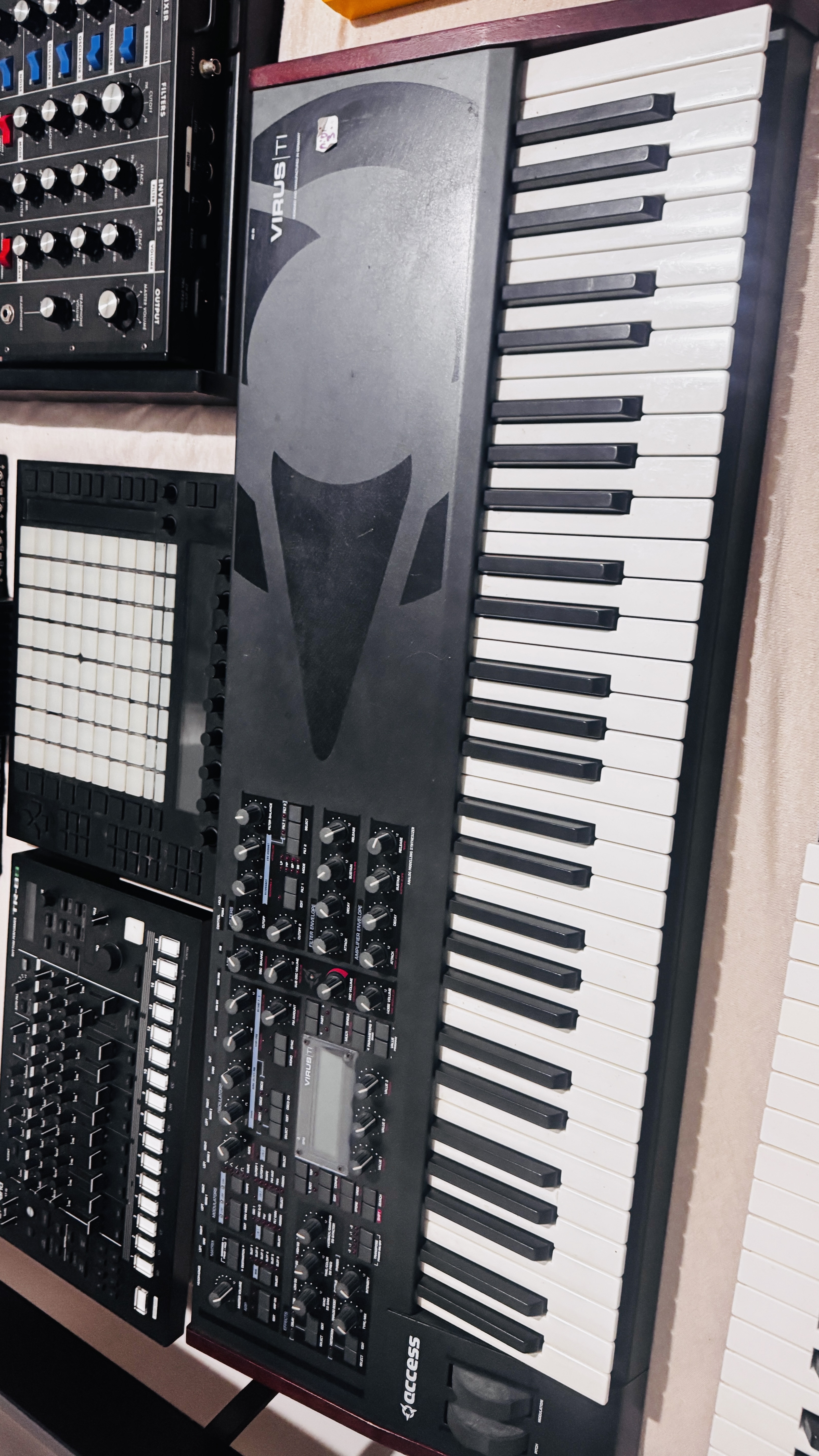 Access Music Virus TI Keyboard 61 touches – Synthétiseur – Excellent état