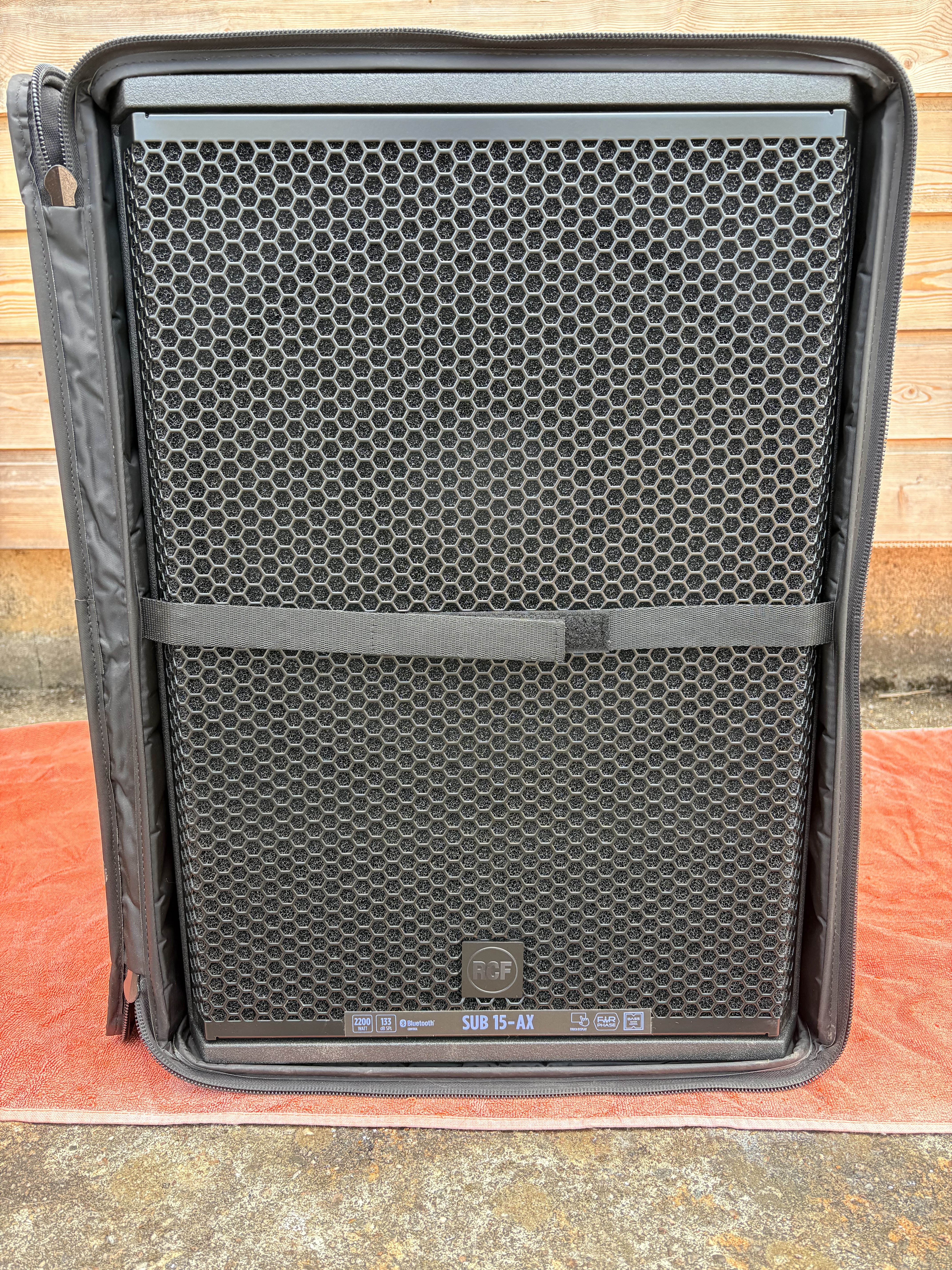 Vends sub 15-ax RCF + Housse RCF