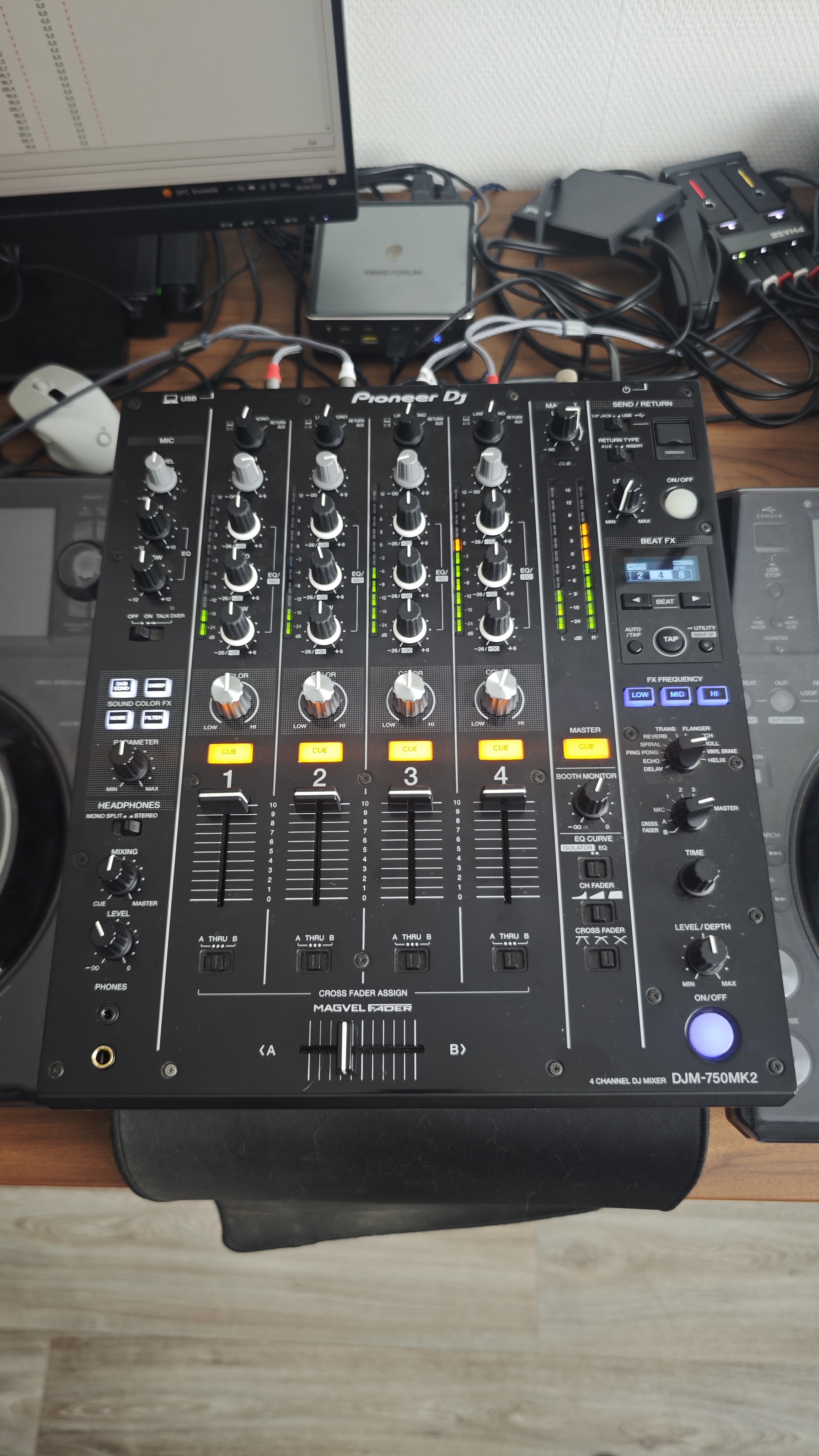 Pioneer DJM 750 MK2 + decksaver