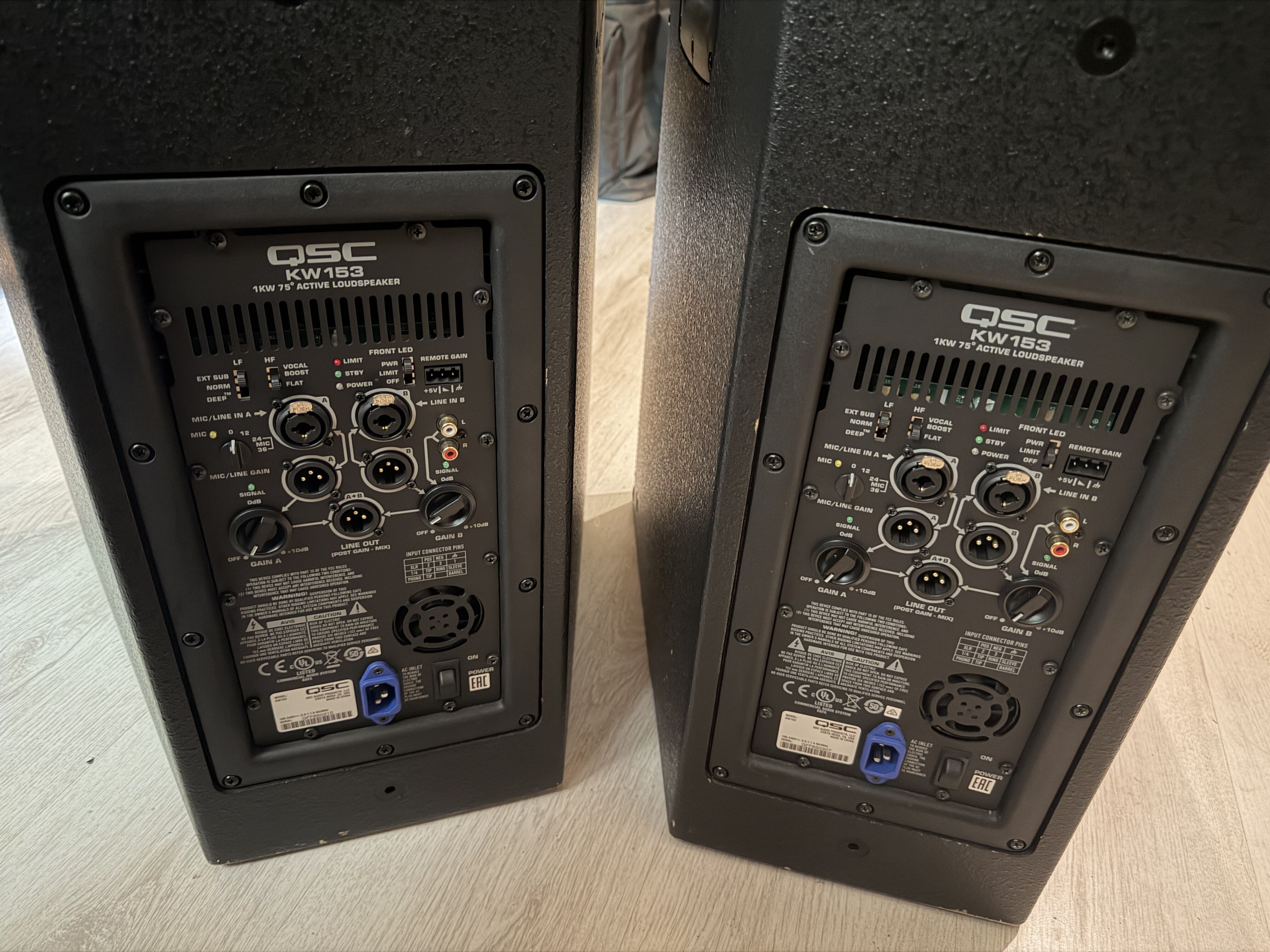 Vends 2 QSC KW153