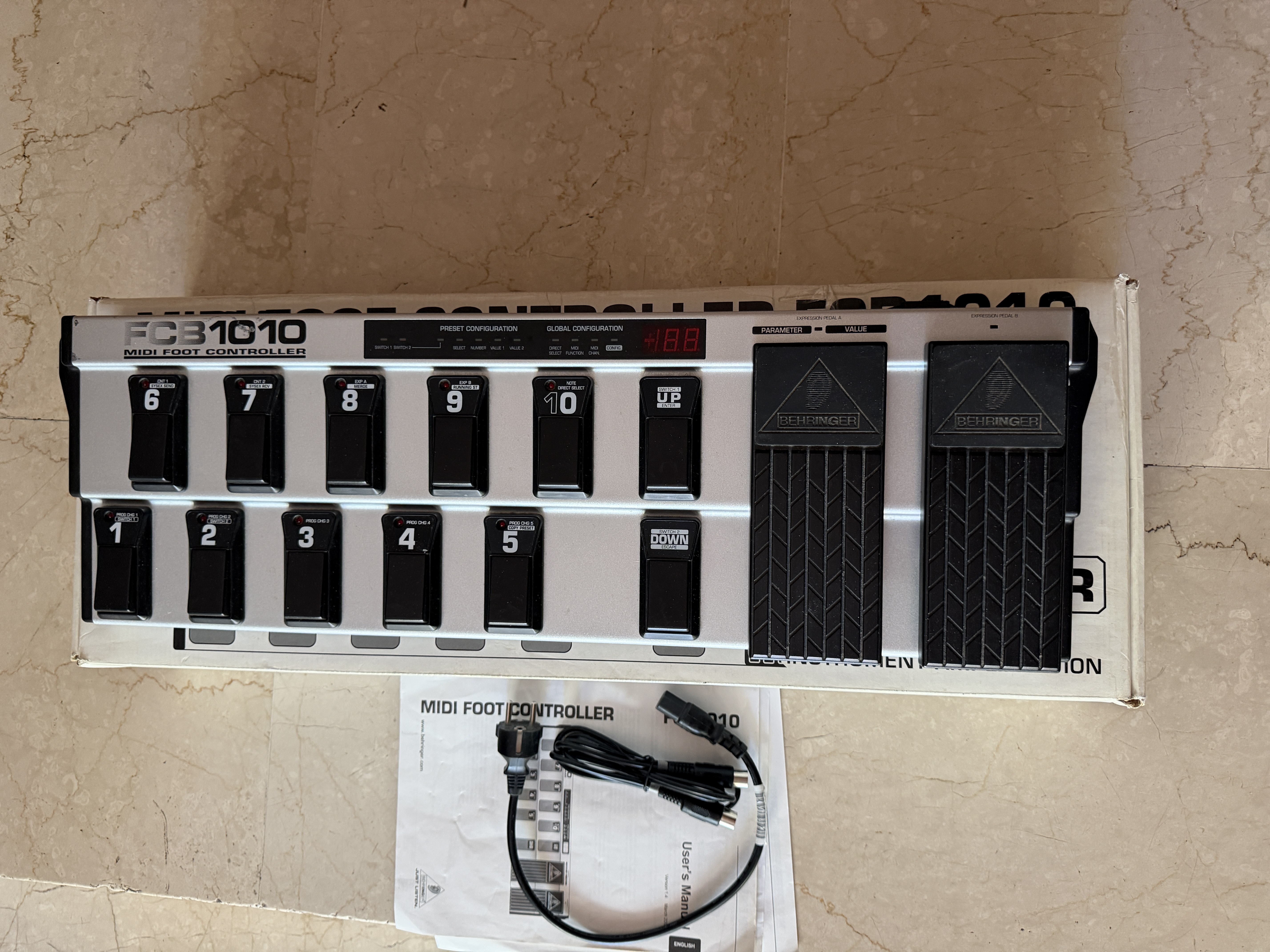 Pédalier Midi FCB1010 Behringer.