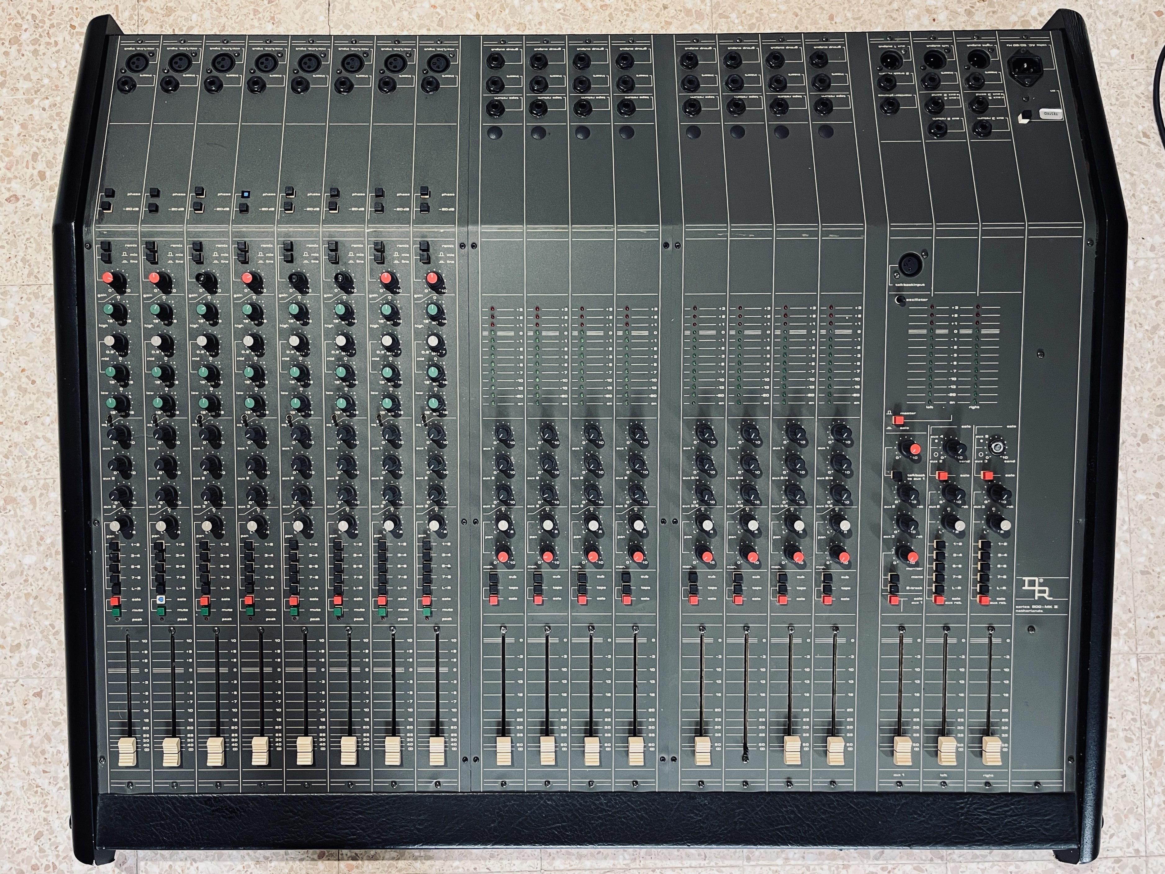 D&R Series 900 MK II – Console de mixage 8 pistes