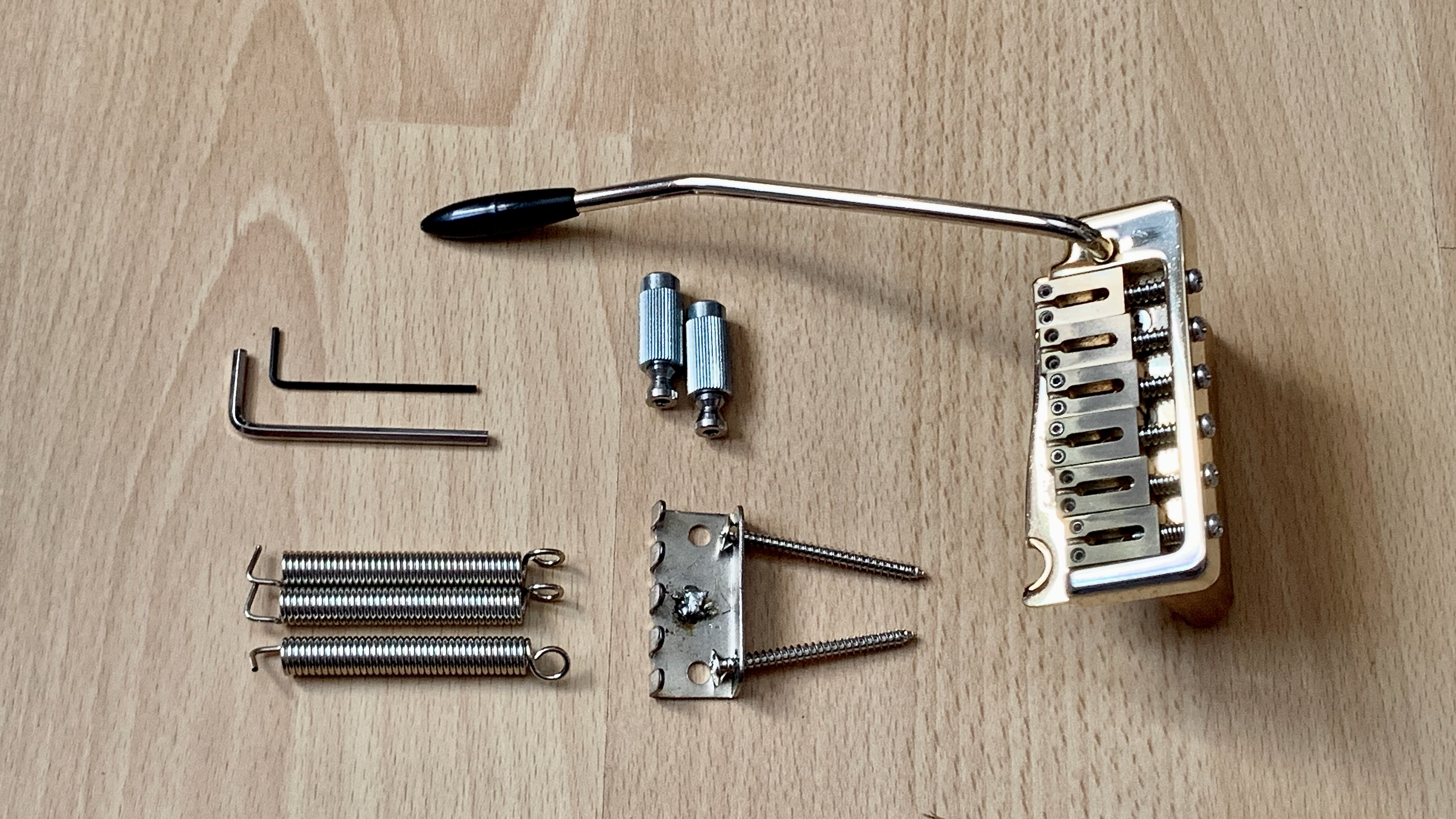 Vibrato Tremolo Wilkinson WVP Gold 2 plots - bloc et pontets laiton                