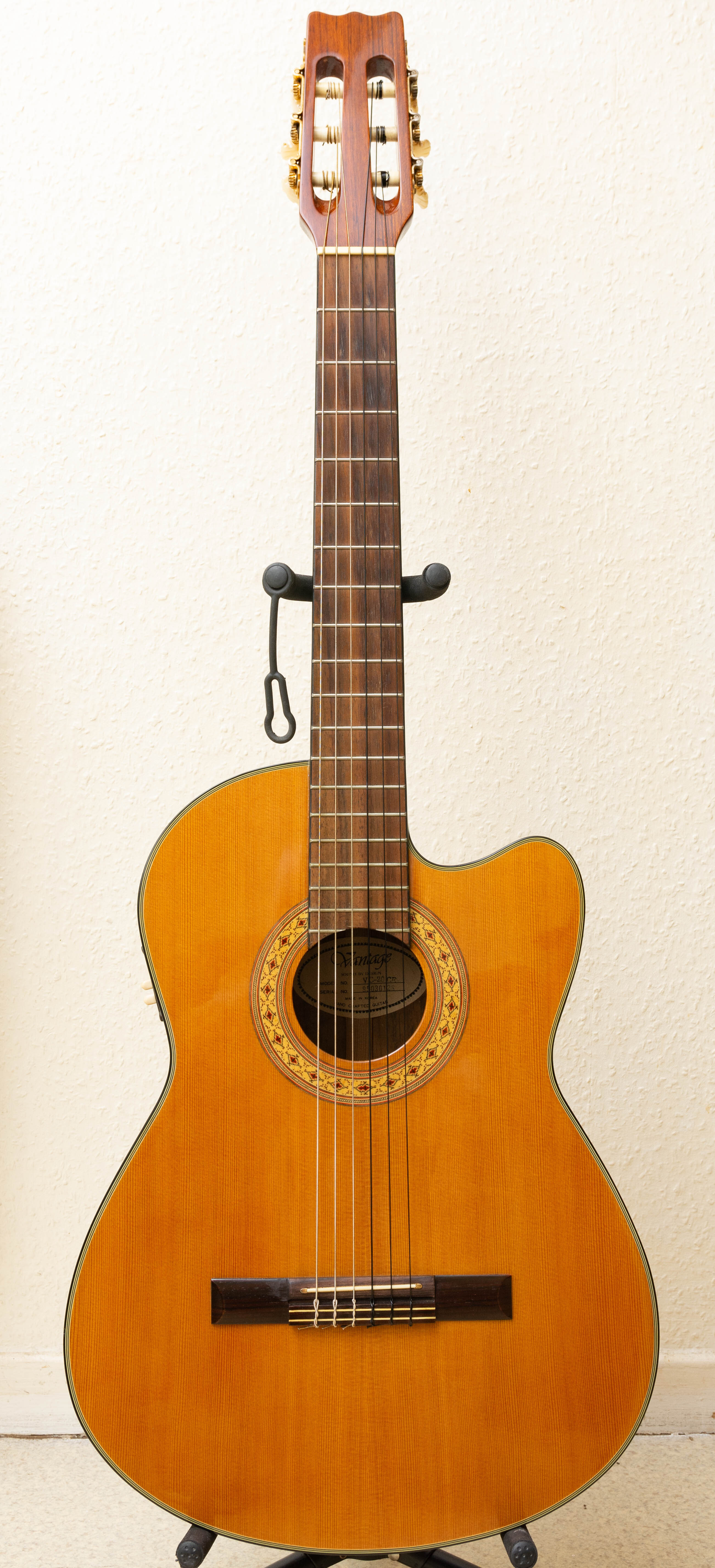 Vends Guitare classique électro-acoustique Vantage VC-20CE (1995) - État quasi neuf