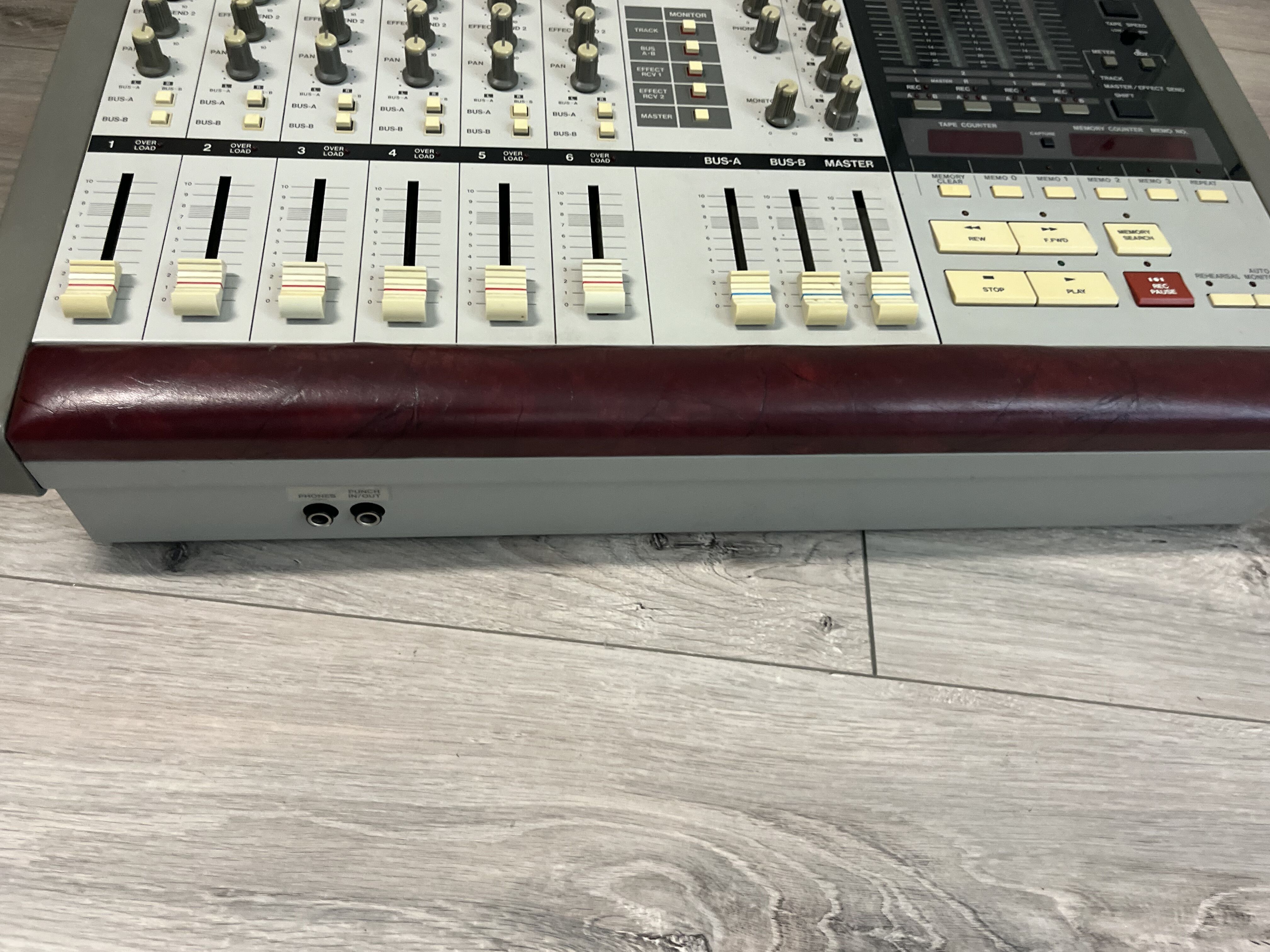 Akai Professional MG614 (96885)