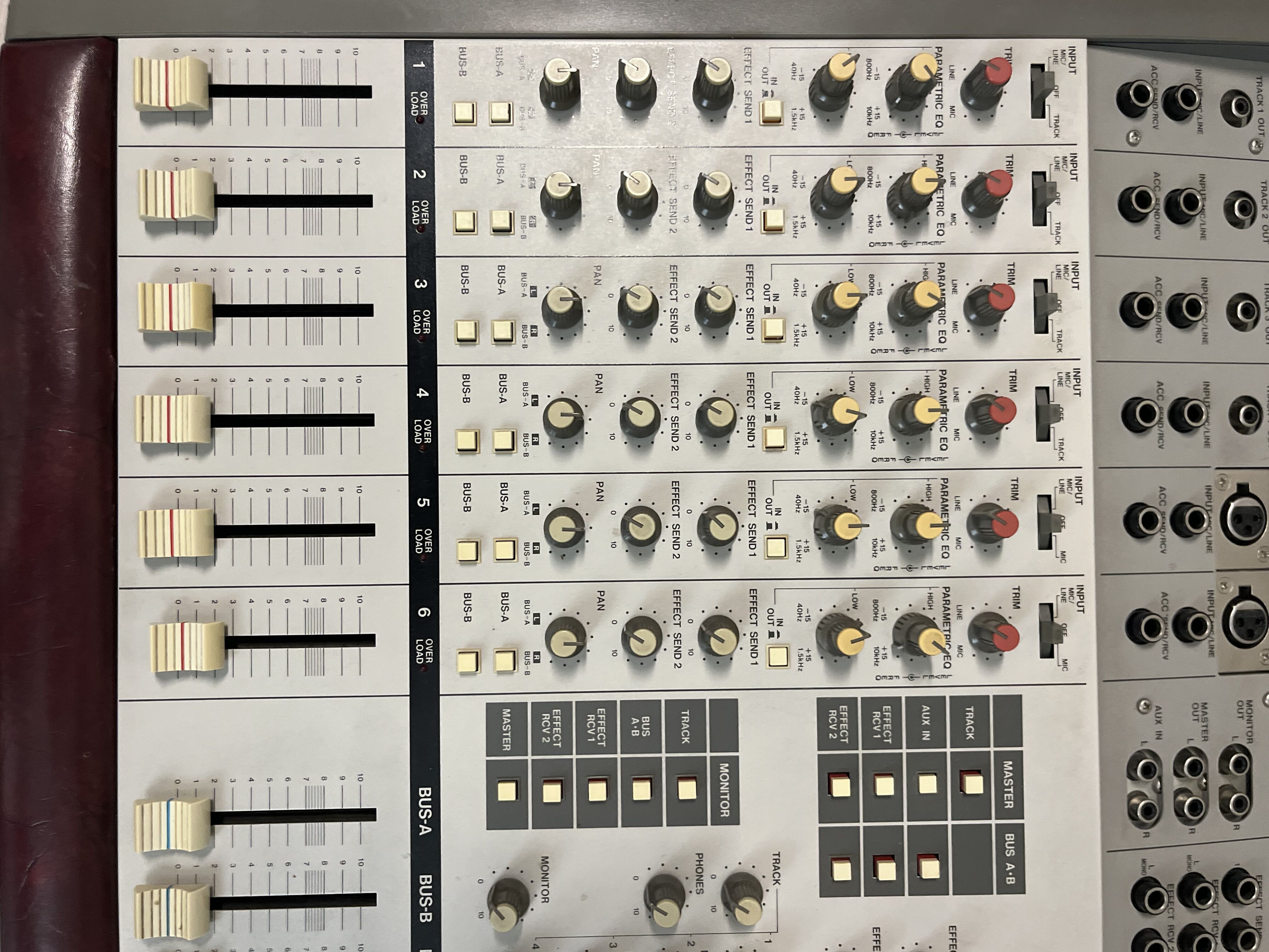 Akai Professional MG614 (75079)