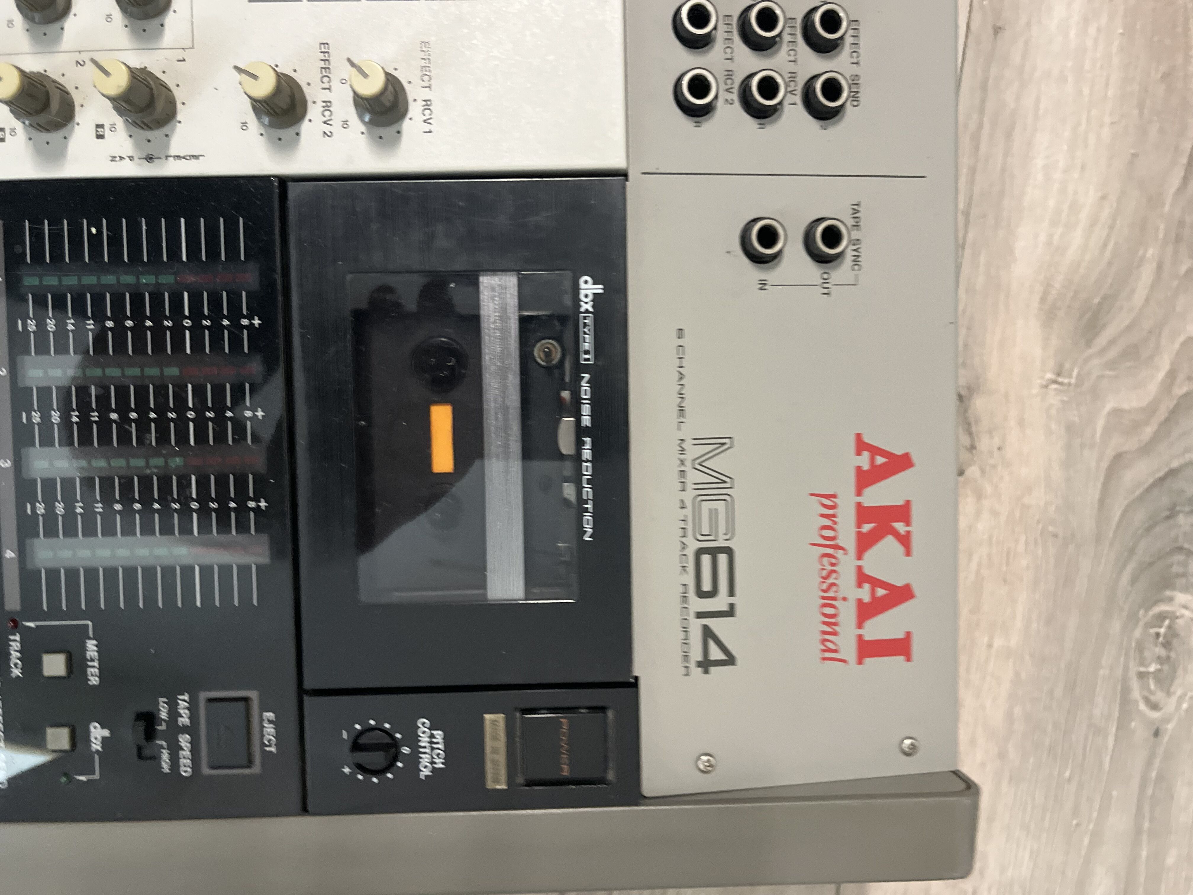 Akai Professional MG614 (29134)
