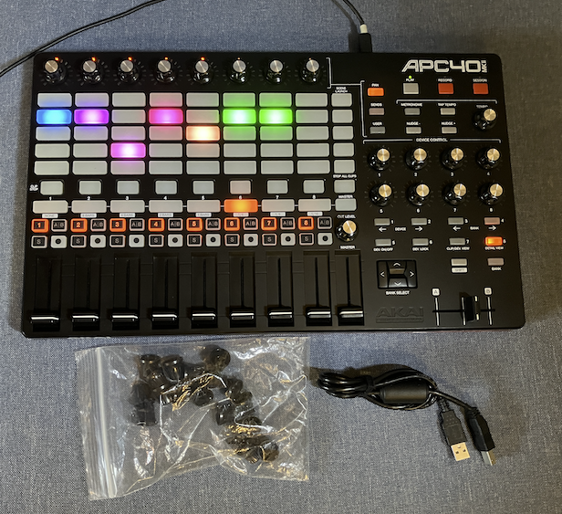 Akai APC40 MkII + Custom Knobs style MOOG