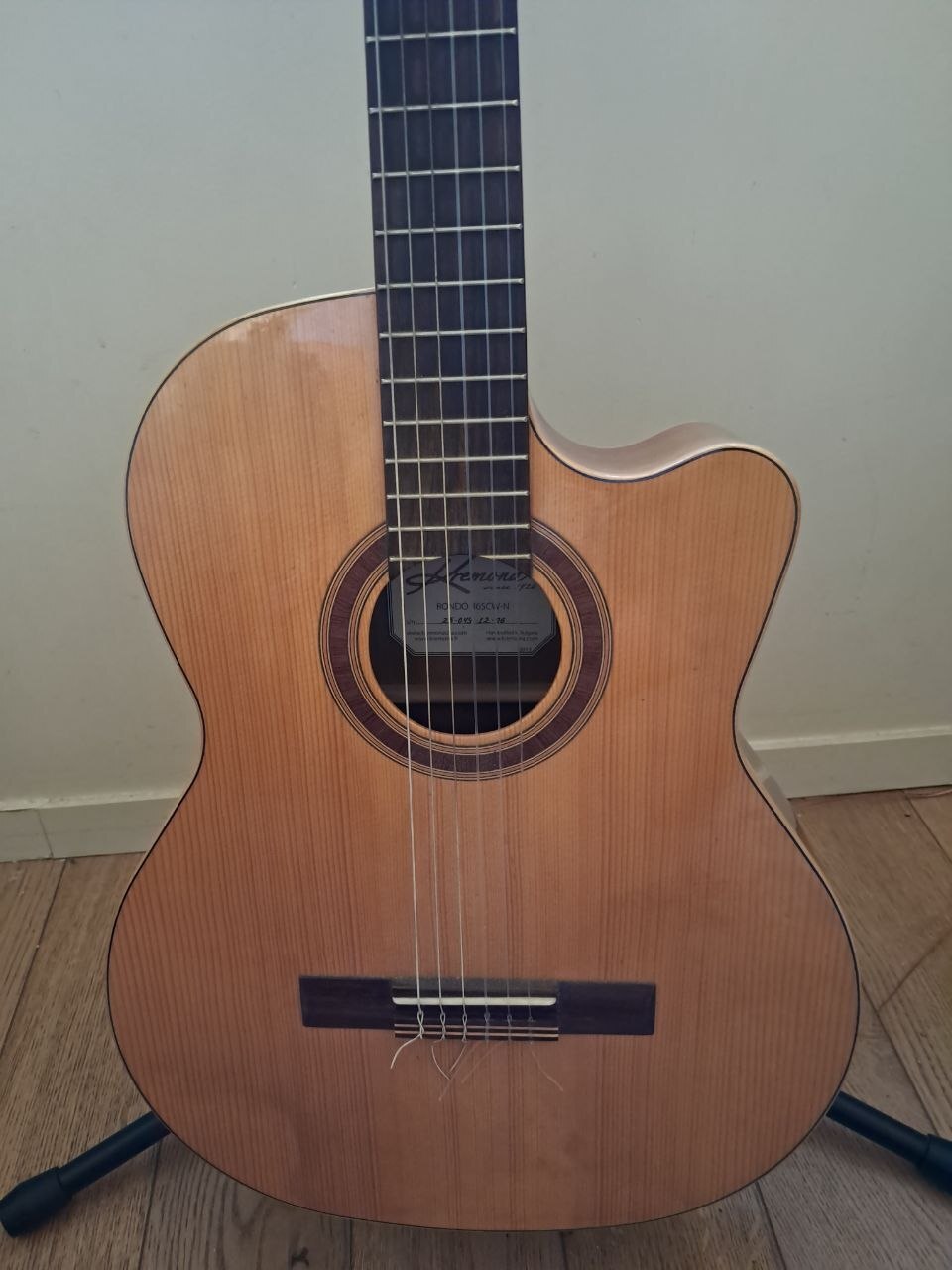 Guitare Kremona 4
