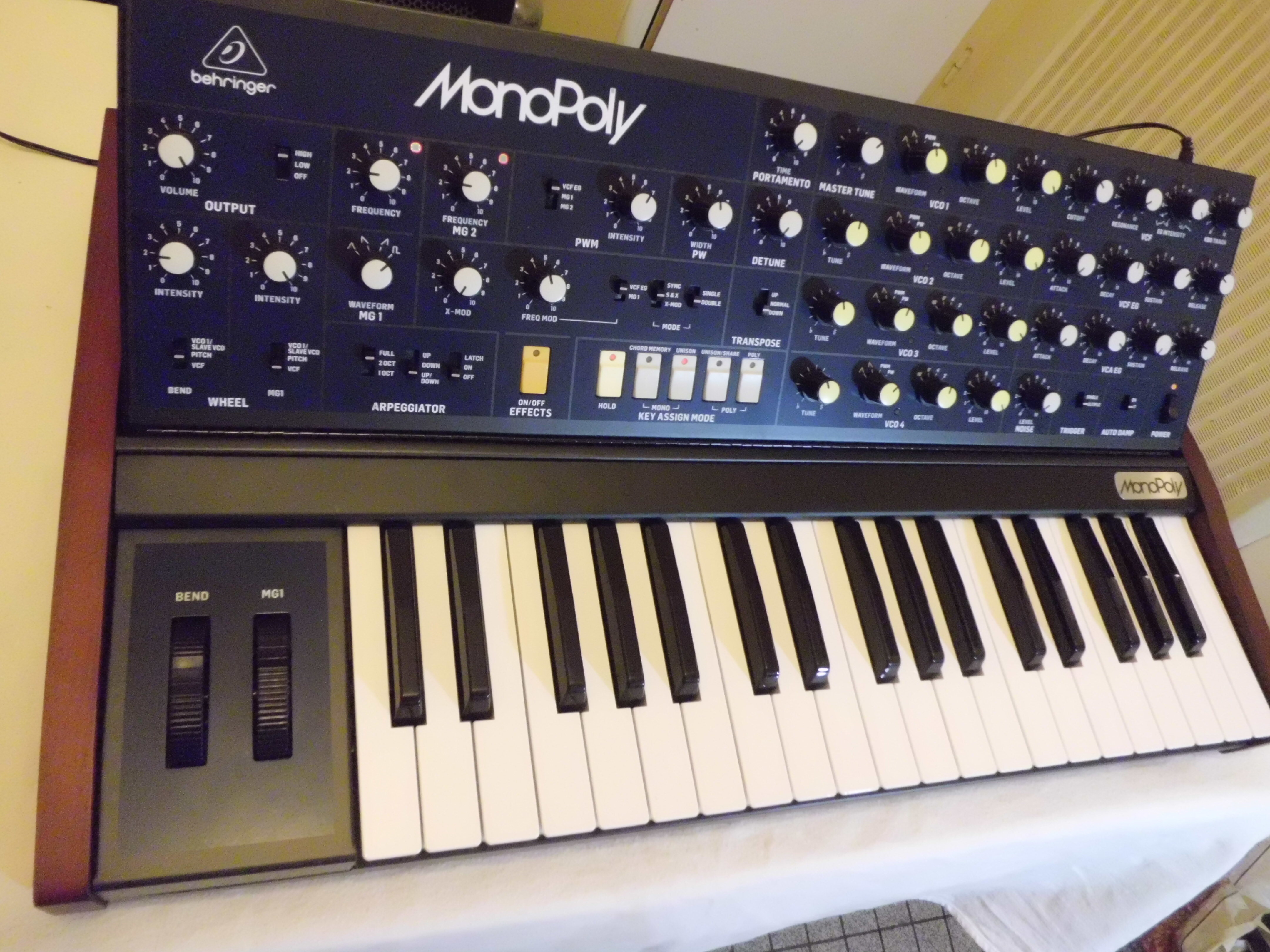 Vends 9 synthés Behringer : K2, Pro-1, Pro-800, Model-D, Model-15, Solina, Kobol, Odyssey et Monopoly