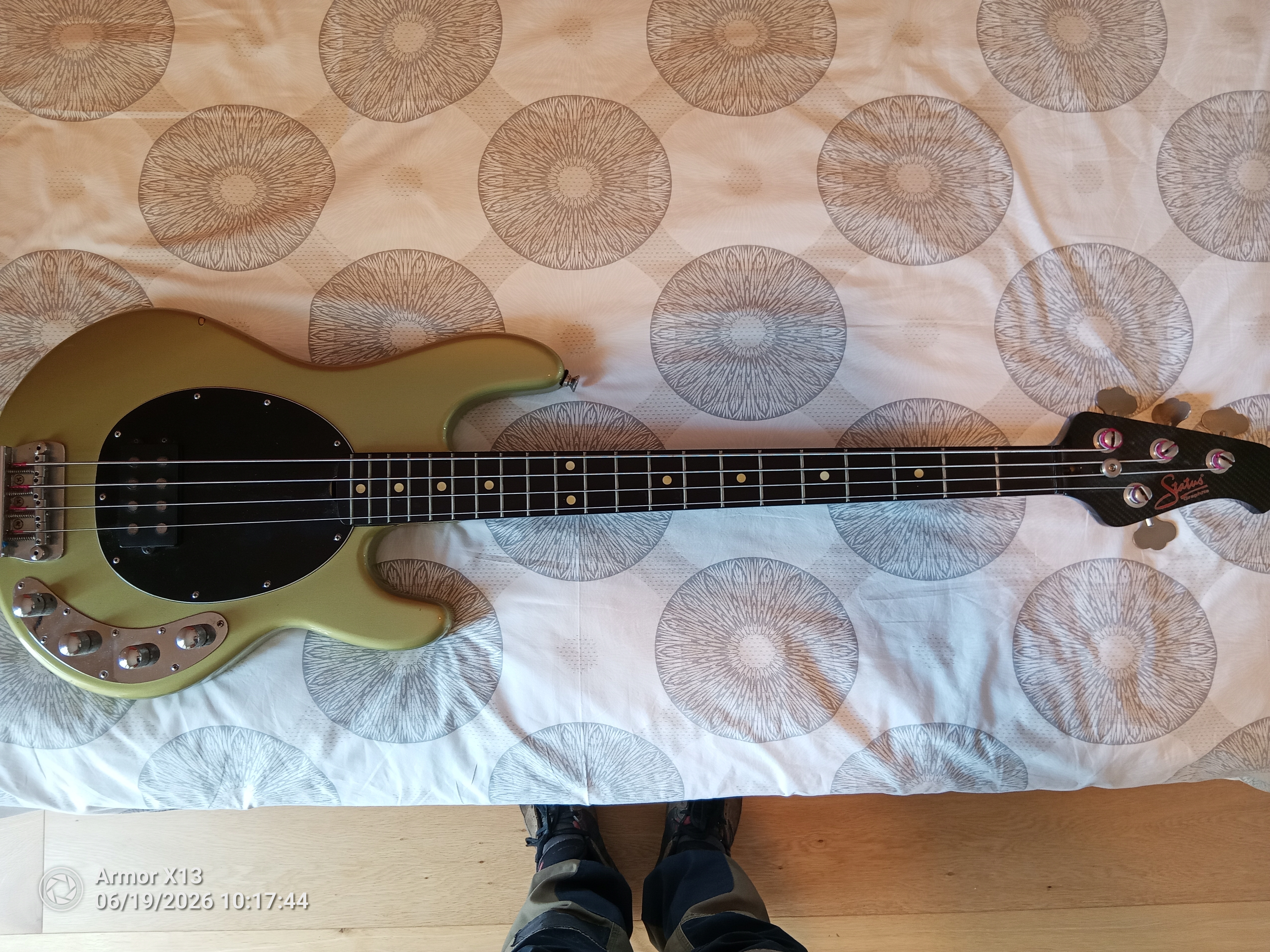 Vends musicman stingray 4 avec manche status graphite