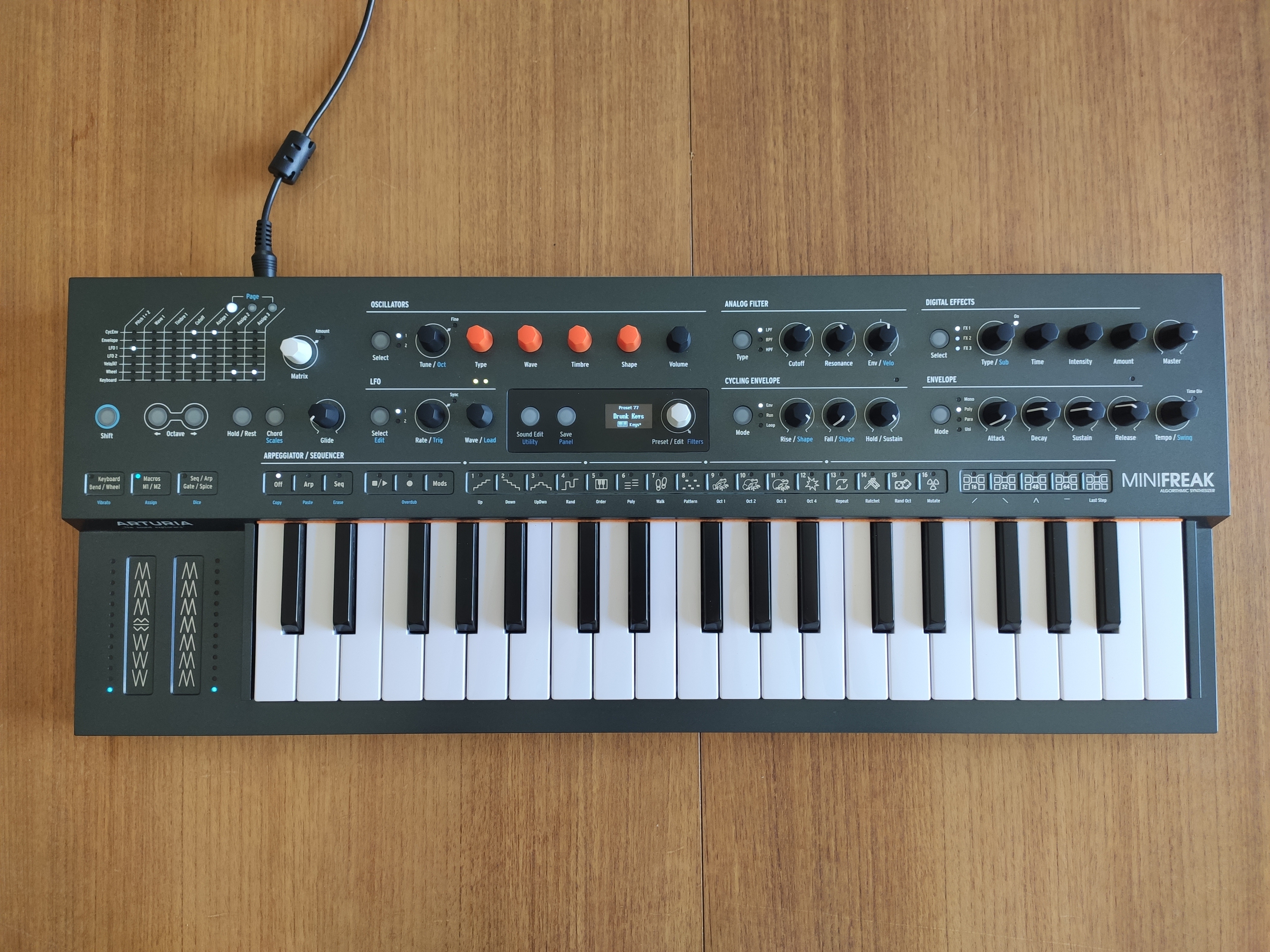 Vends Arturia MiniFreak + plugin MiniFreak V + pack de 64 presets