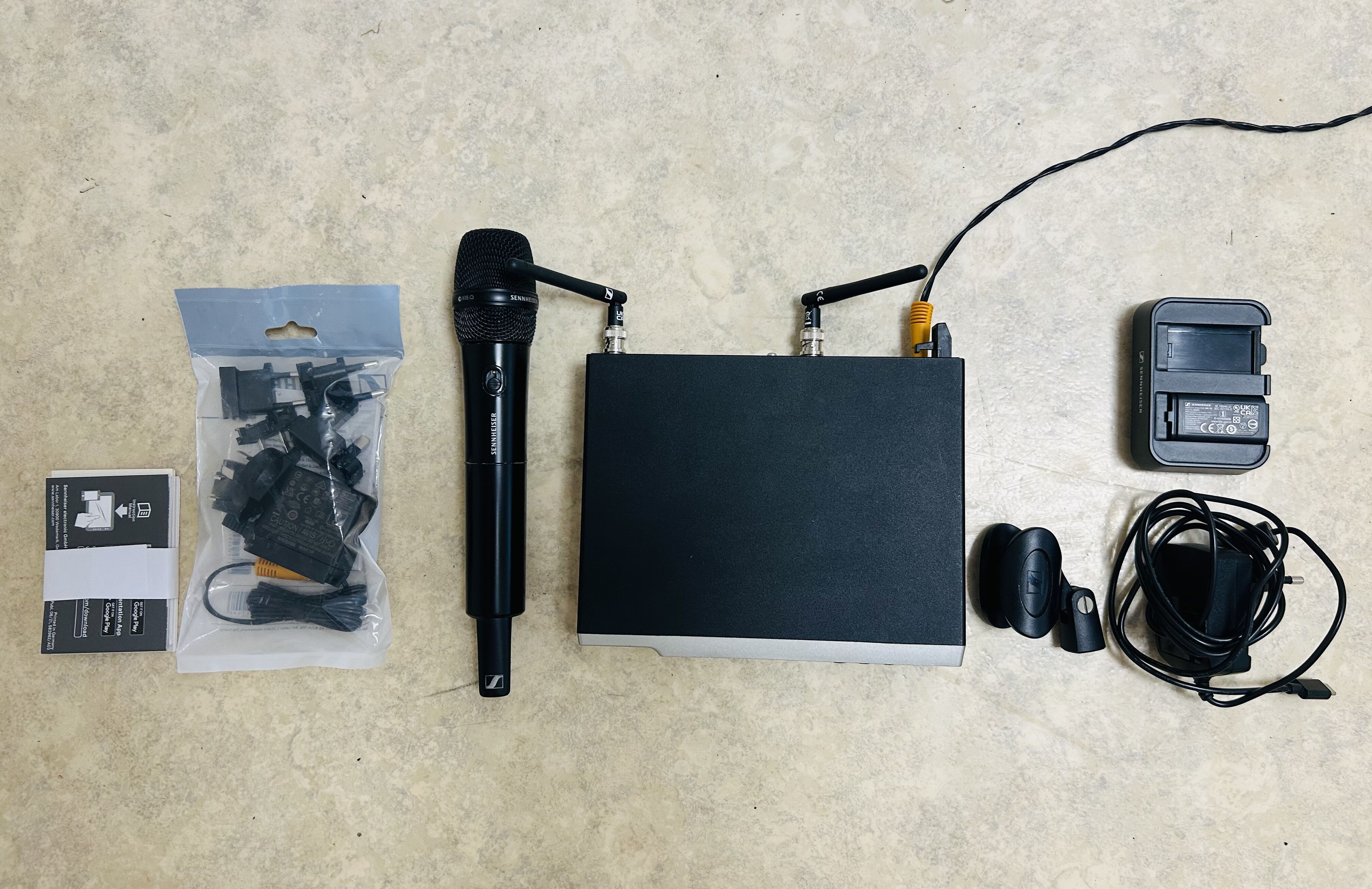 Système sans fil hf sennheiser ew-d 935 + batterie+ chargeur + boite d'origine, excellent état