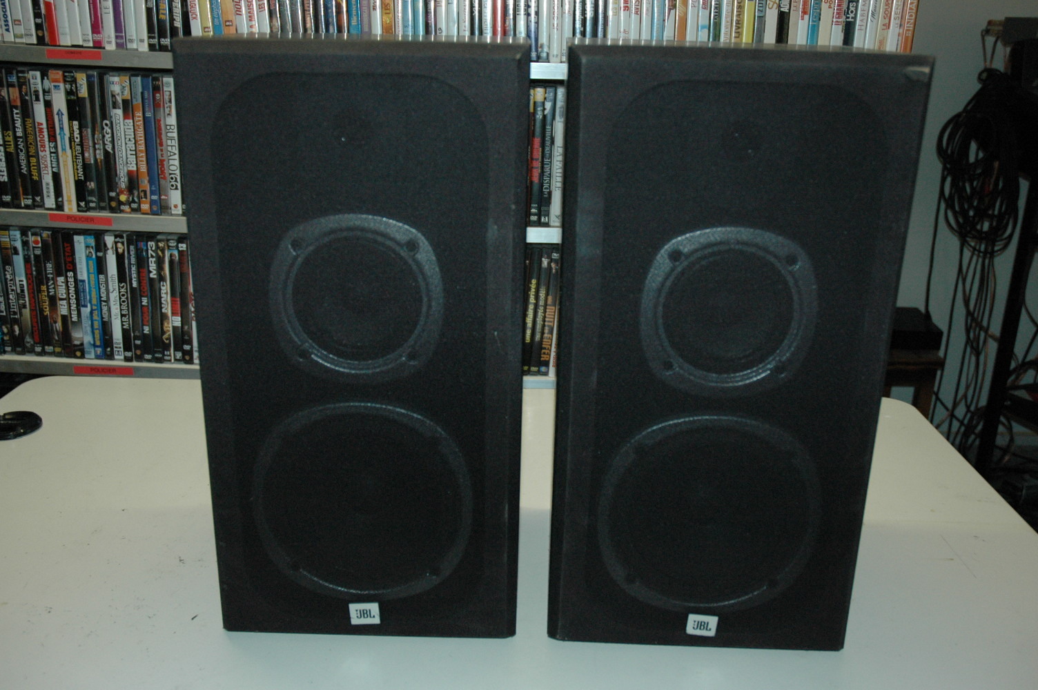 2 enceintes JBL TLX 215 noires