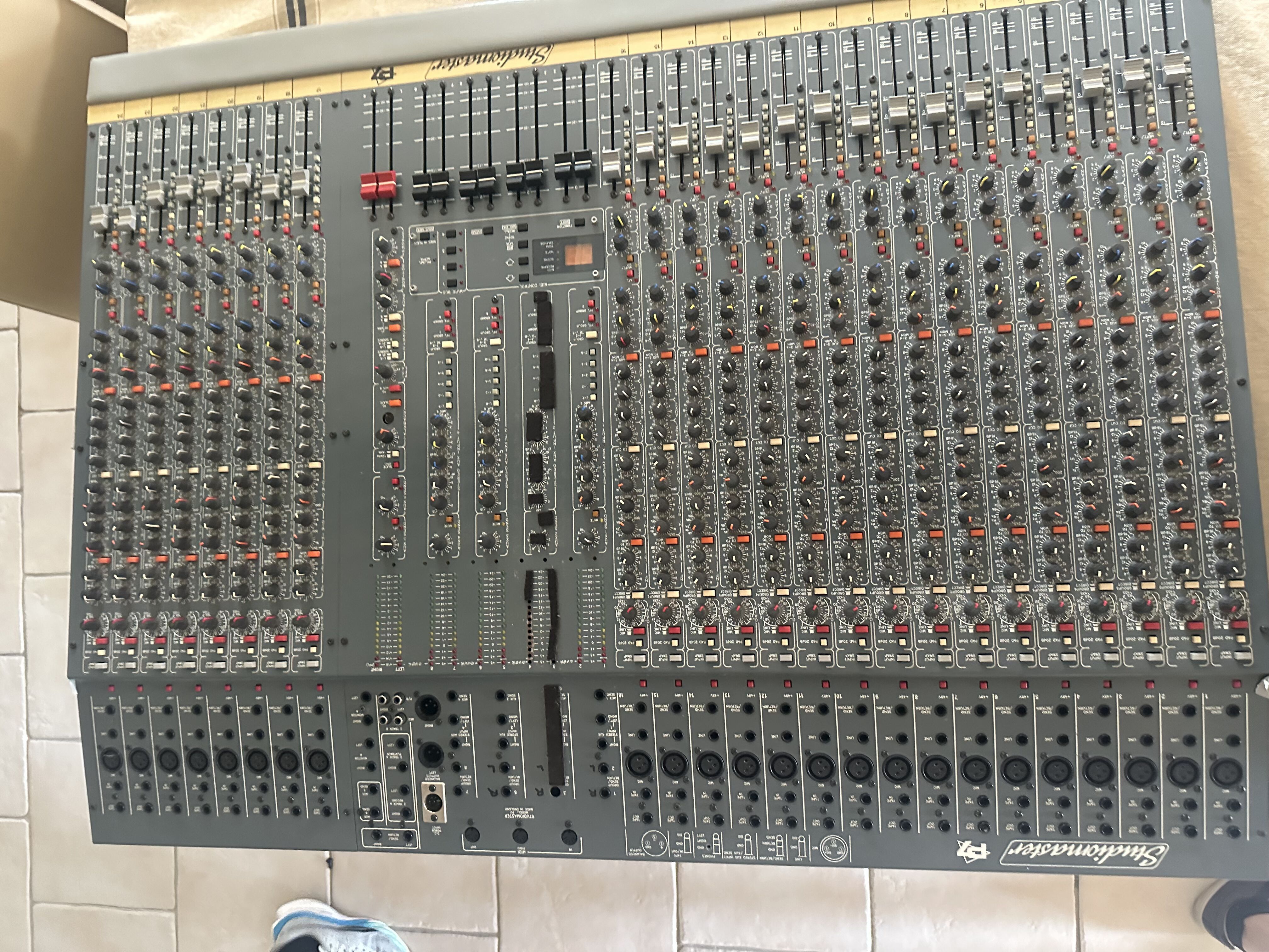 Vends Studiomaster P7