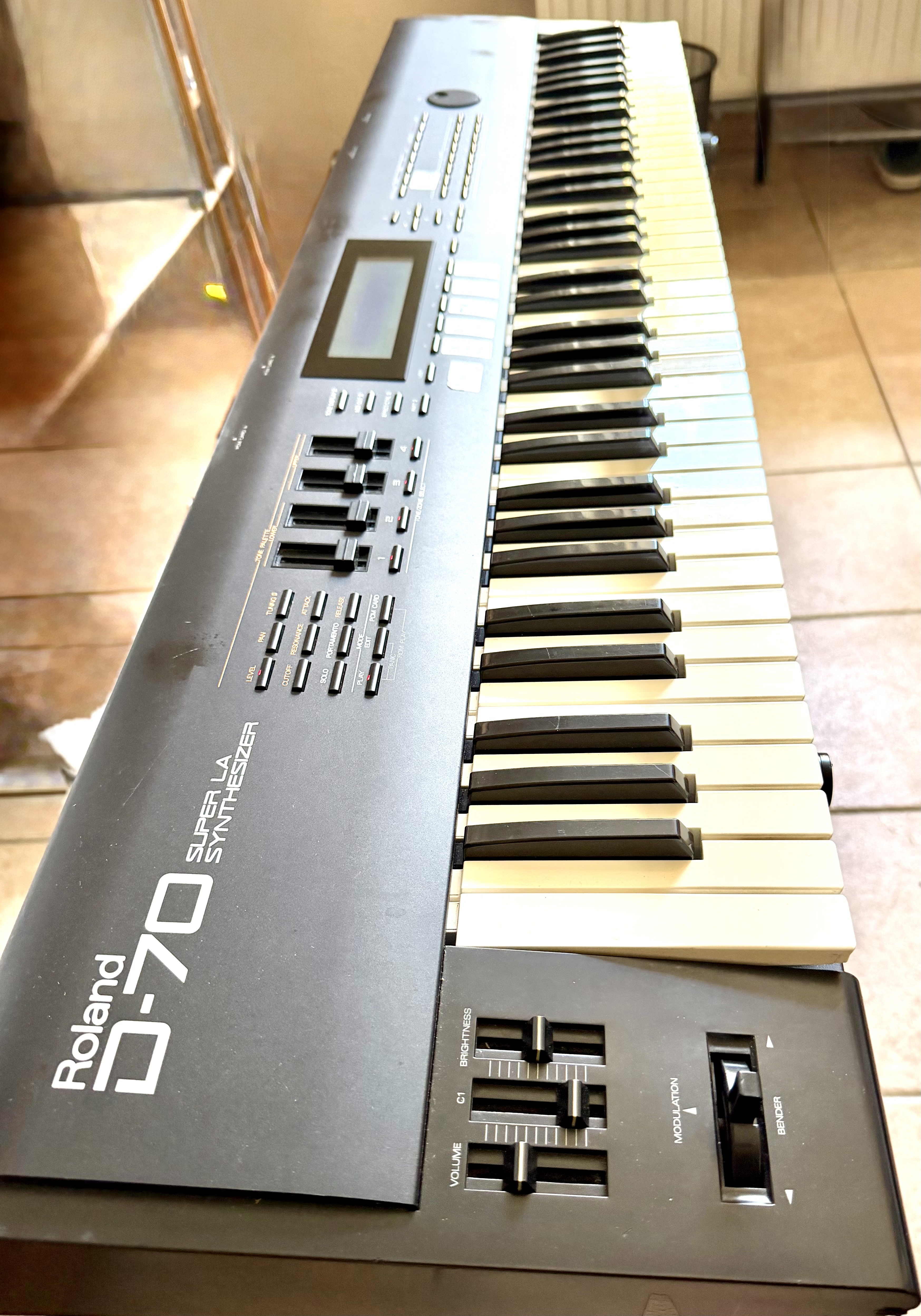 Synthétiseur Roland D-70 Super LA — classique vintage