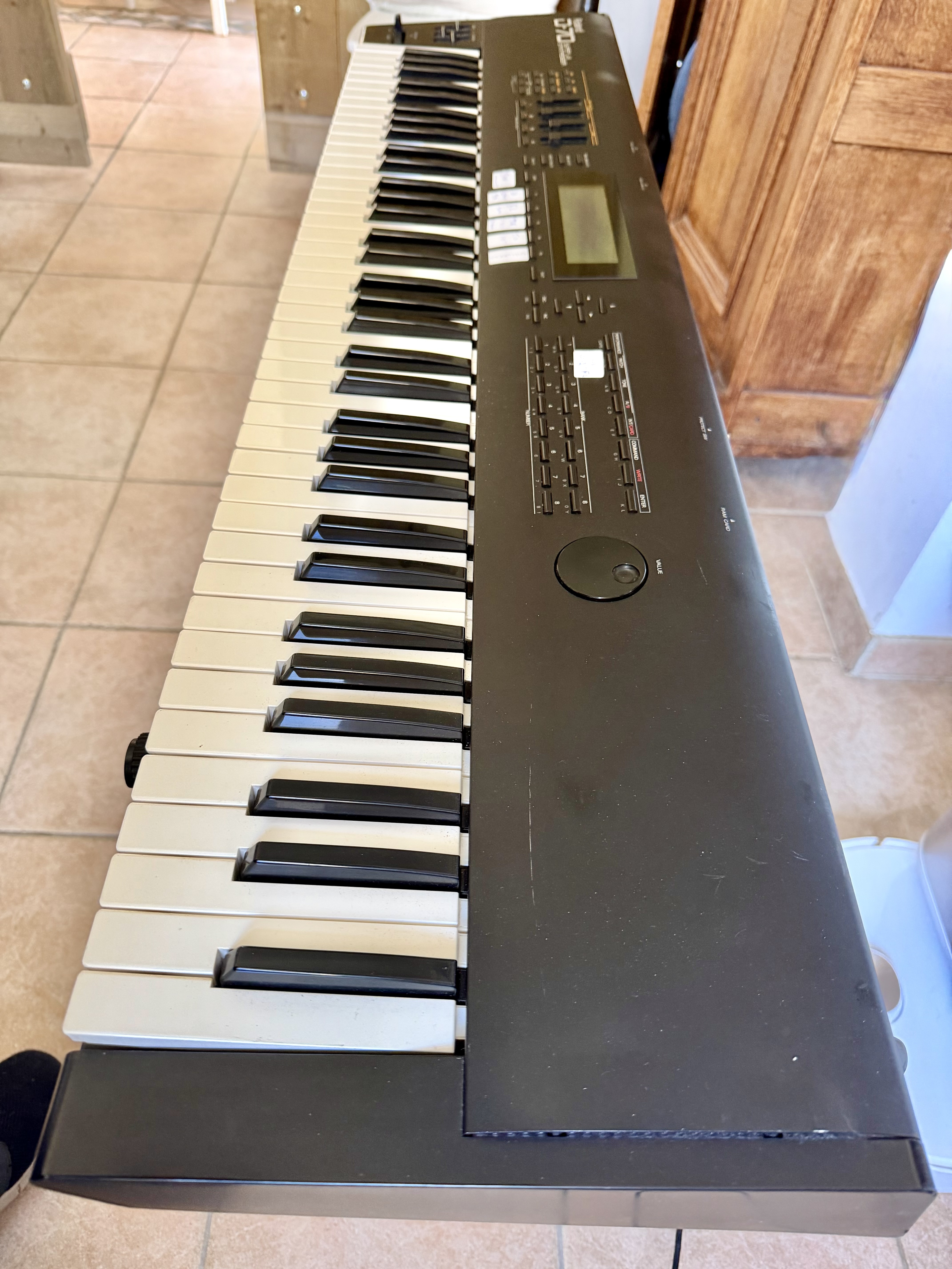 Roland D-70 (37740)