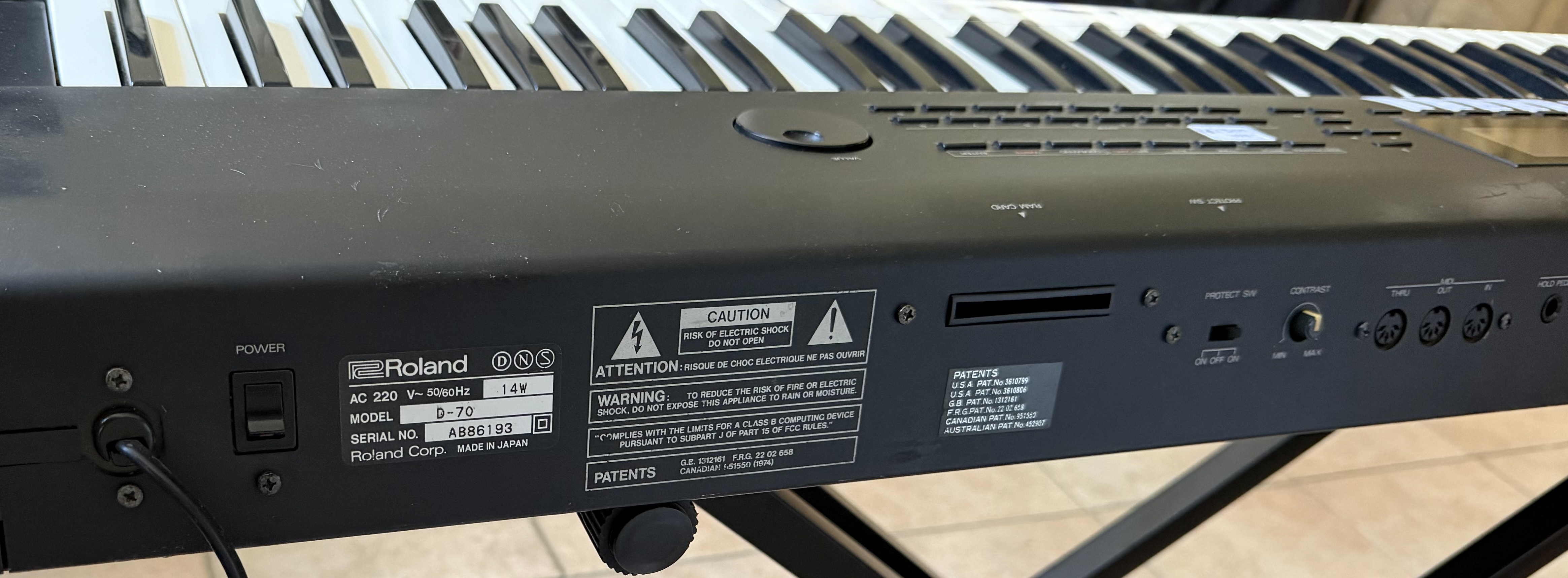Roland D-70 (81588)