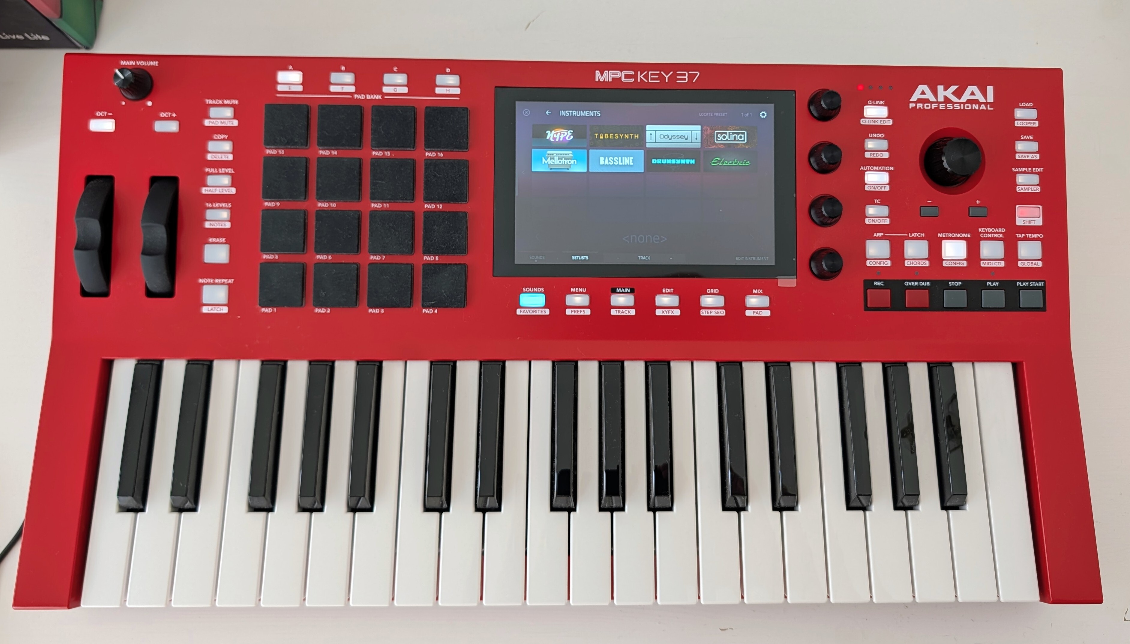Akai MPC Key 37 – Comme neuve + Garantie Thomann (Oct 2027) + Carton d'origine