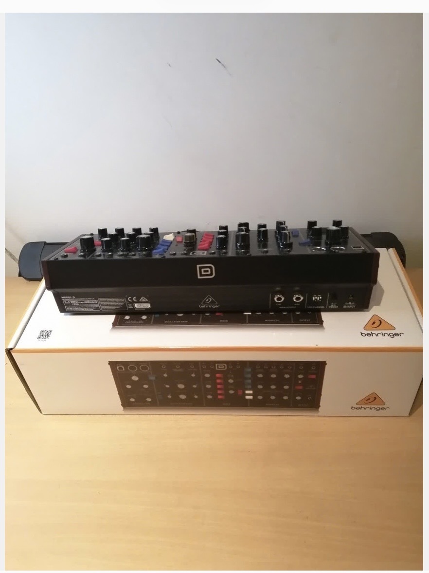 Behringer Model D (75549)