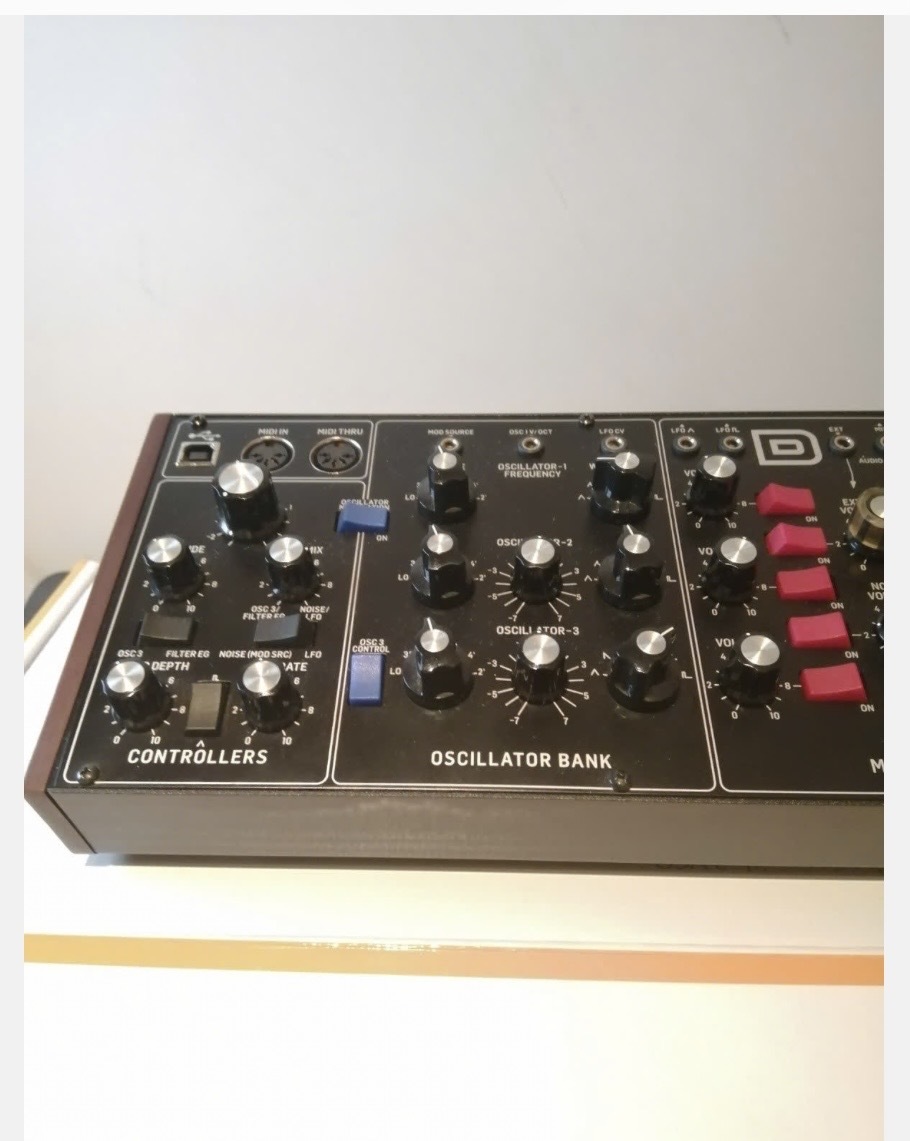 Behringer Model D (53259)