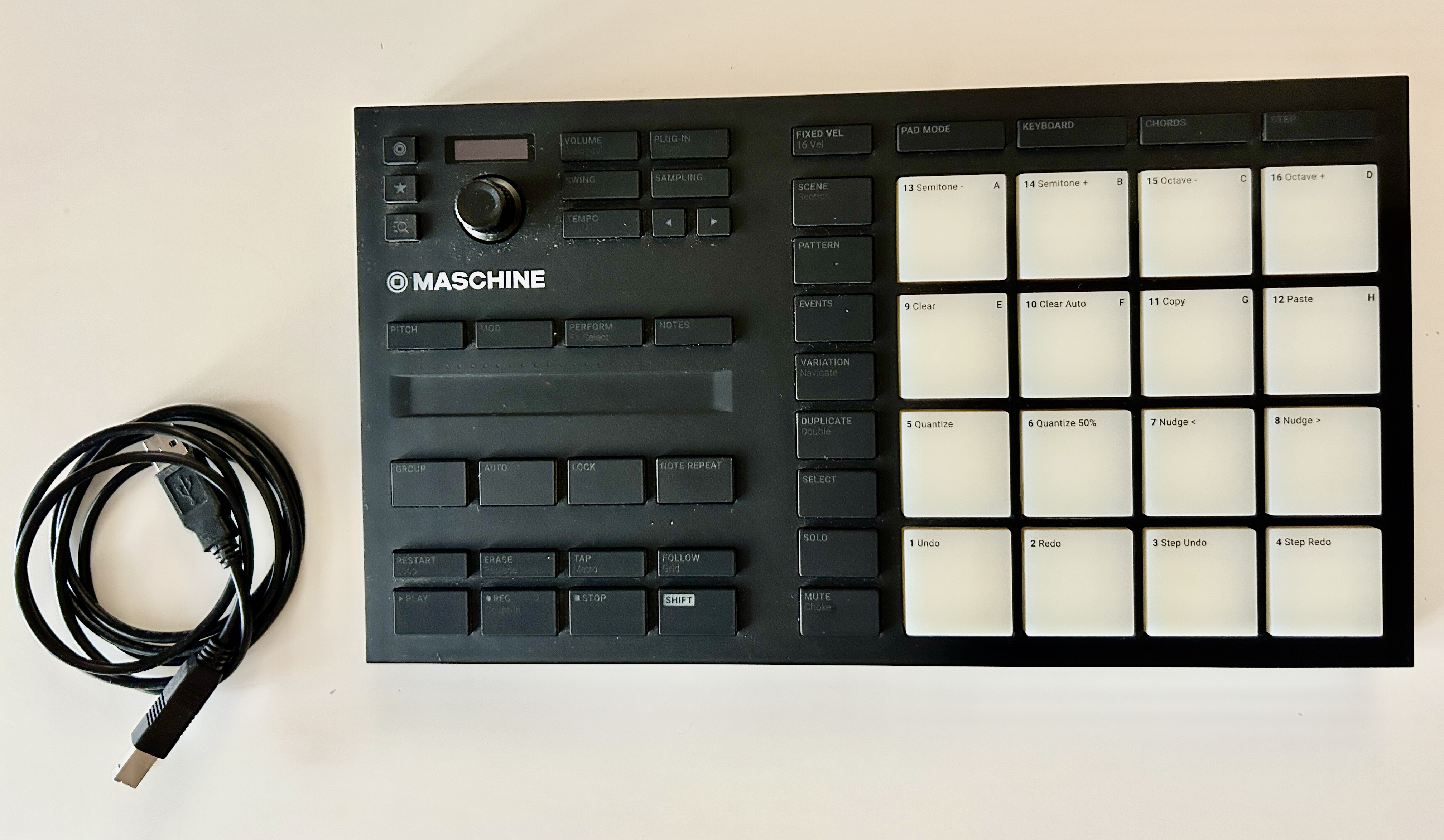 Native Instruments Maschine Mikro MK3 parfait état.