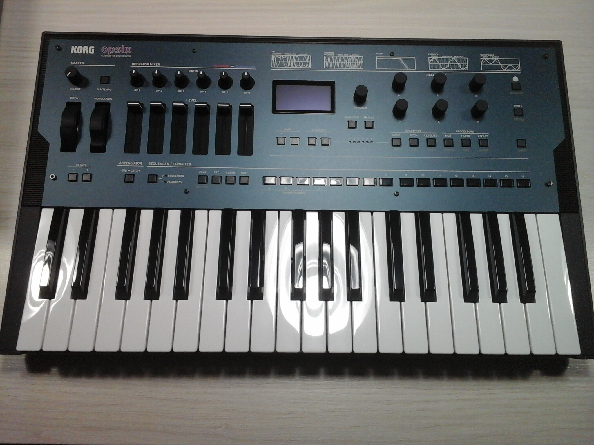 Vds  Korg Opsix Excellent état!