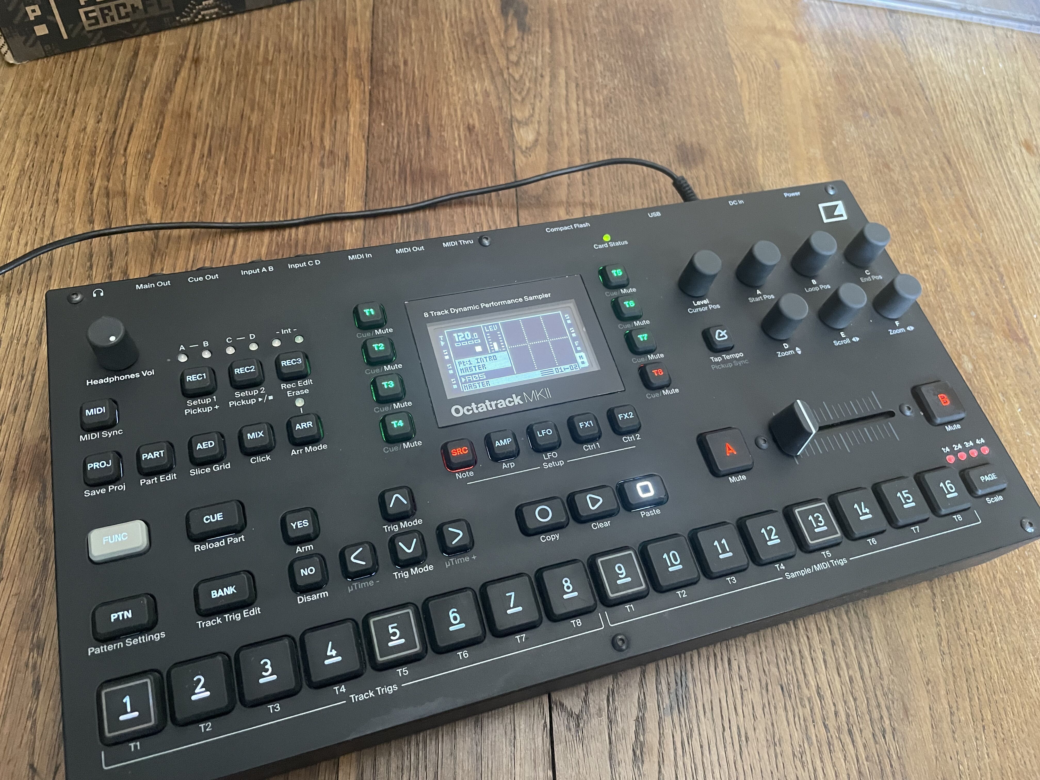 Octatrack MKII + Decksaver + support VESA