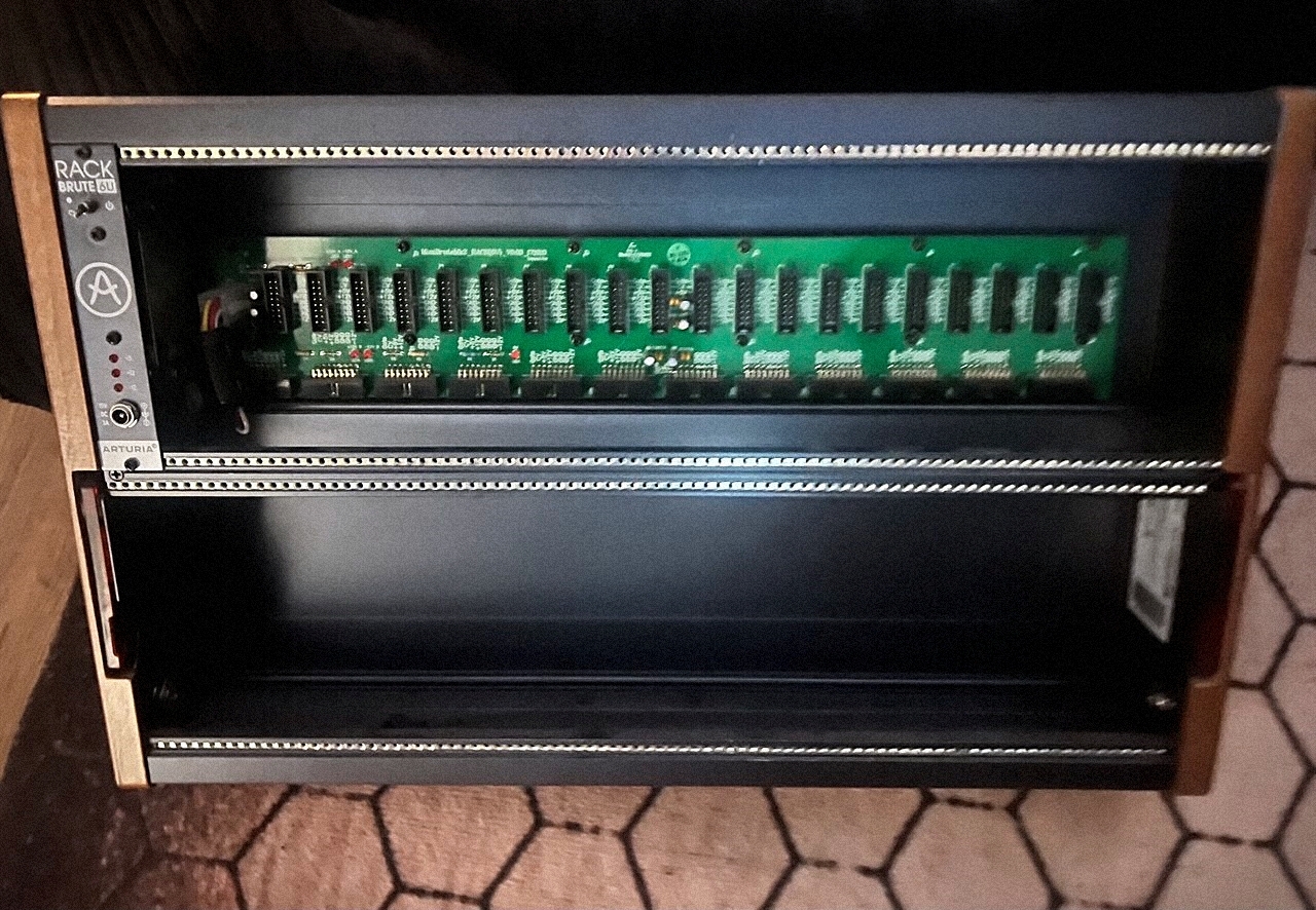 Arturia Rackbrute 6U