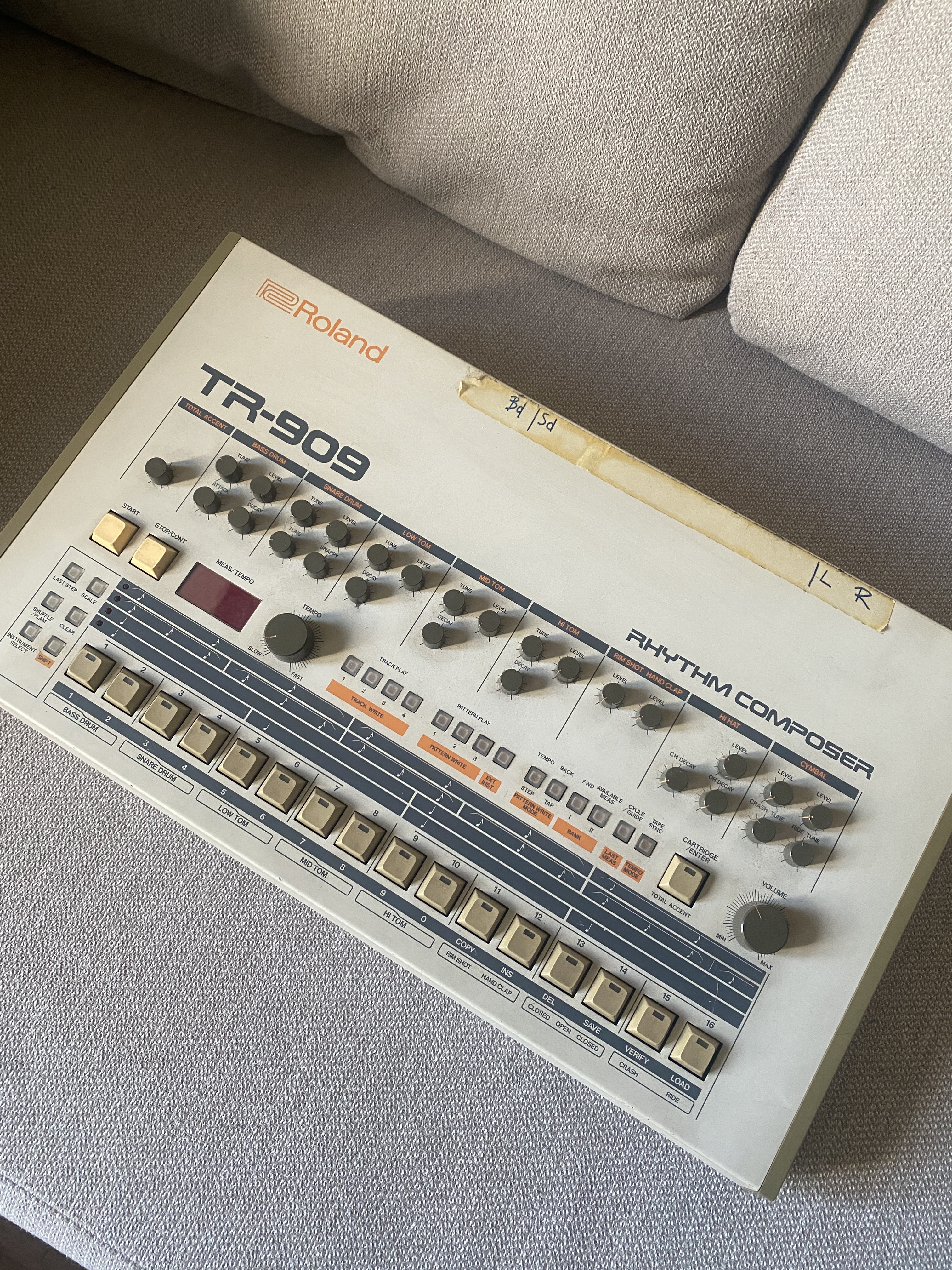 Roland TR-909 (24931)