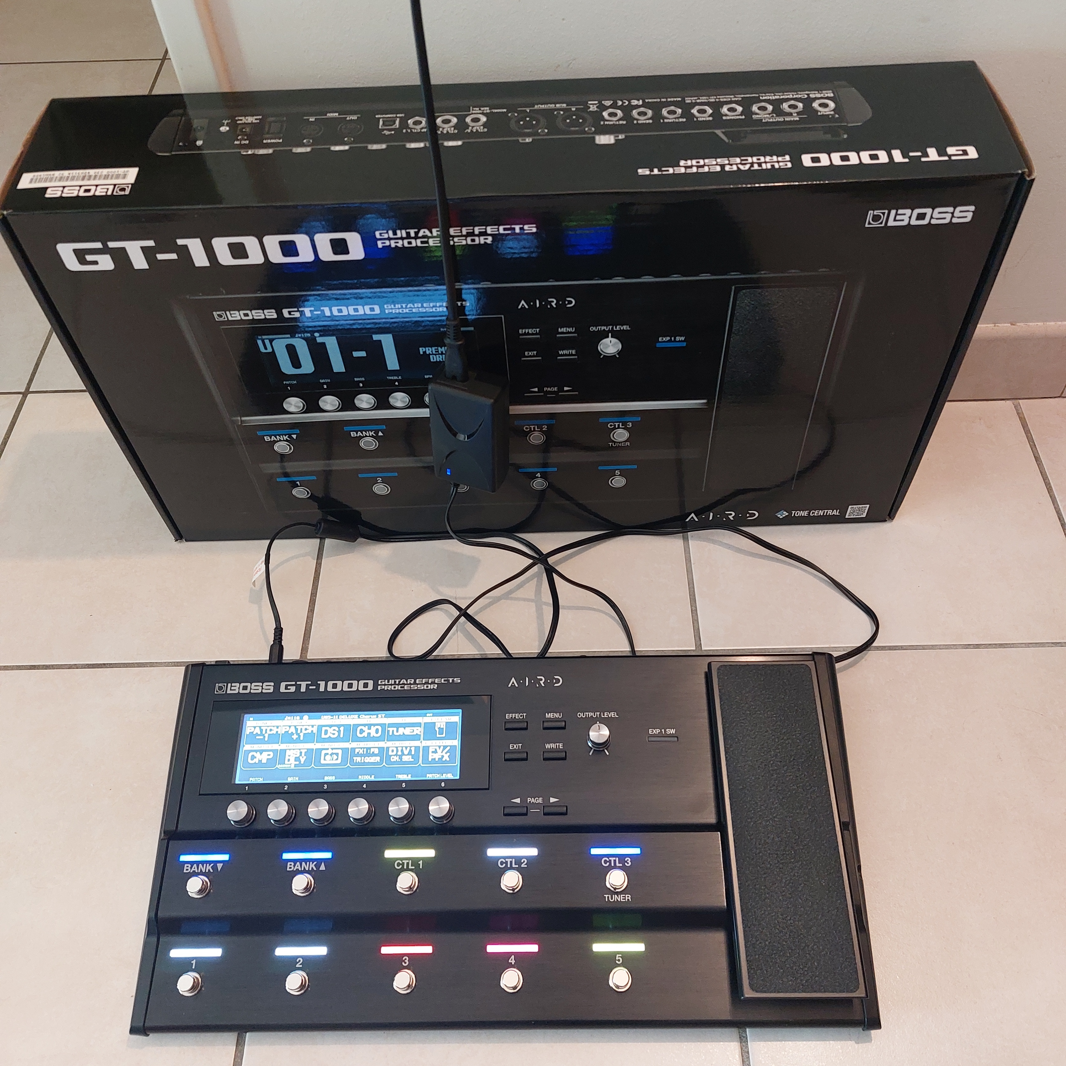 BOSS GT-1000 comme neuf, complet, avec boite