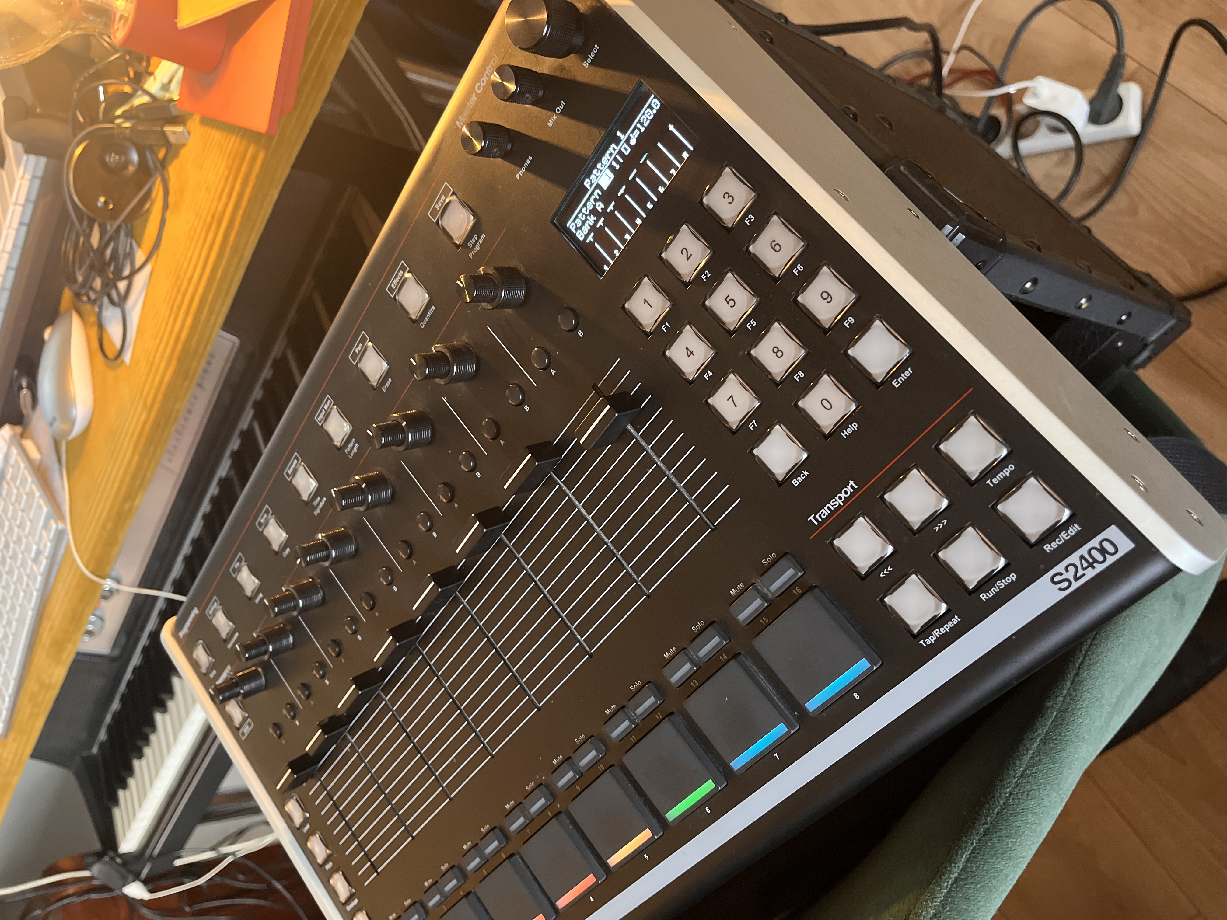 Isla Instruments S2400