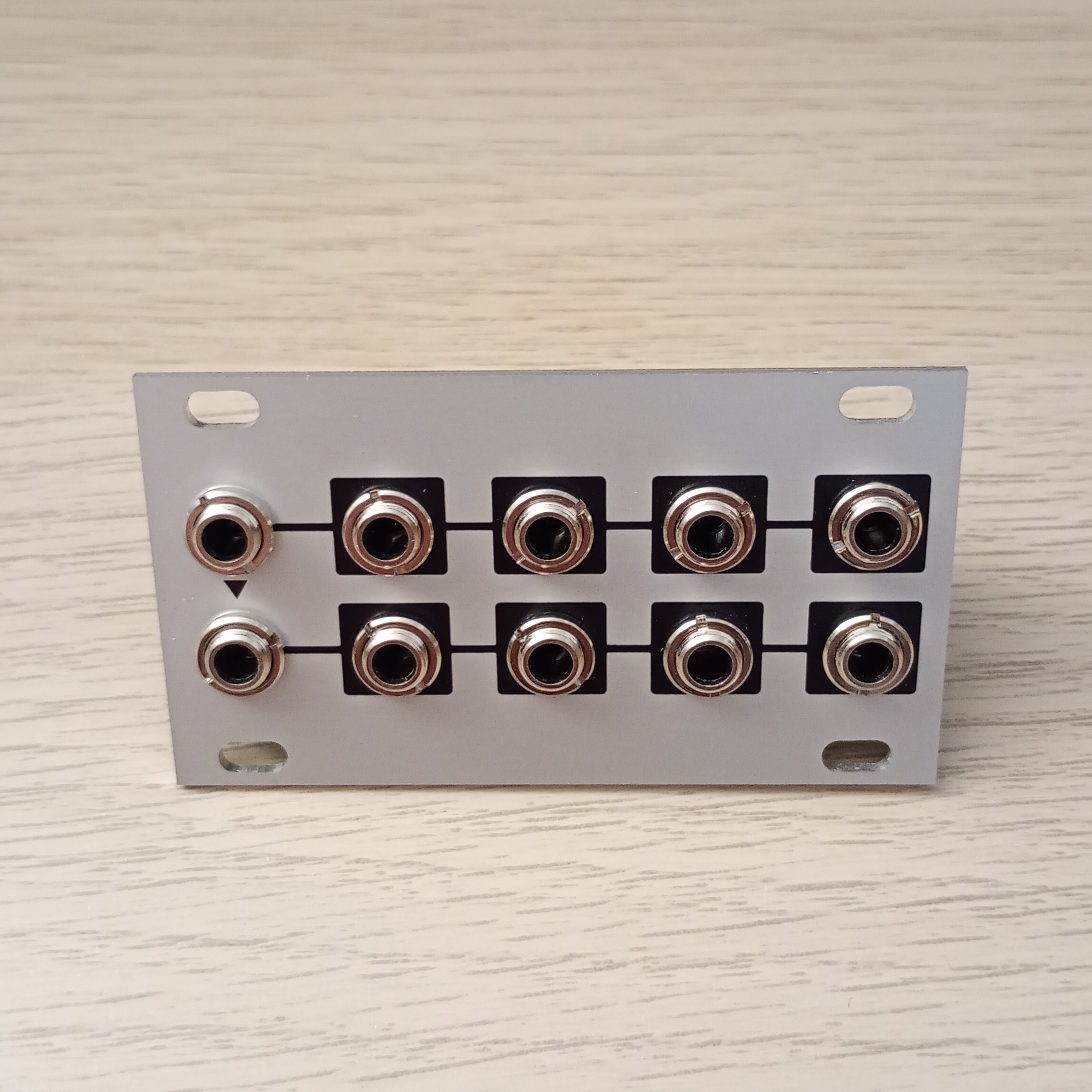Intellijel Buff Mult 1U (Module Eurorack)