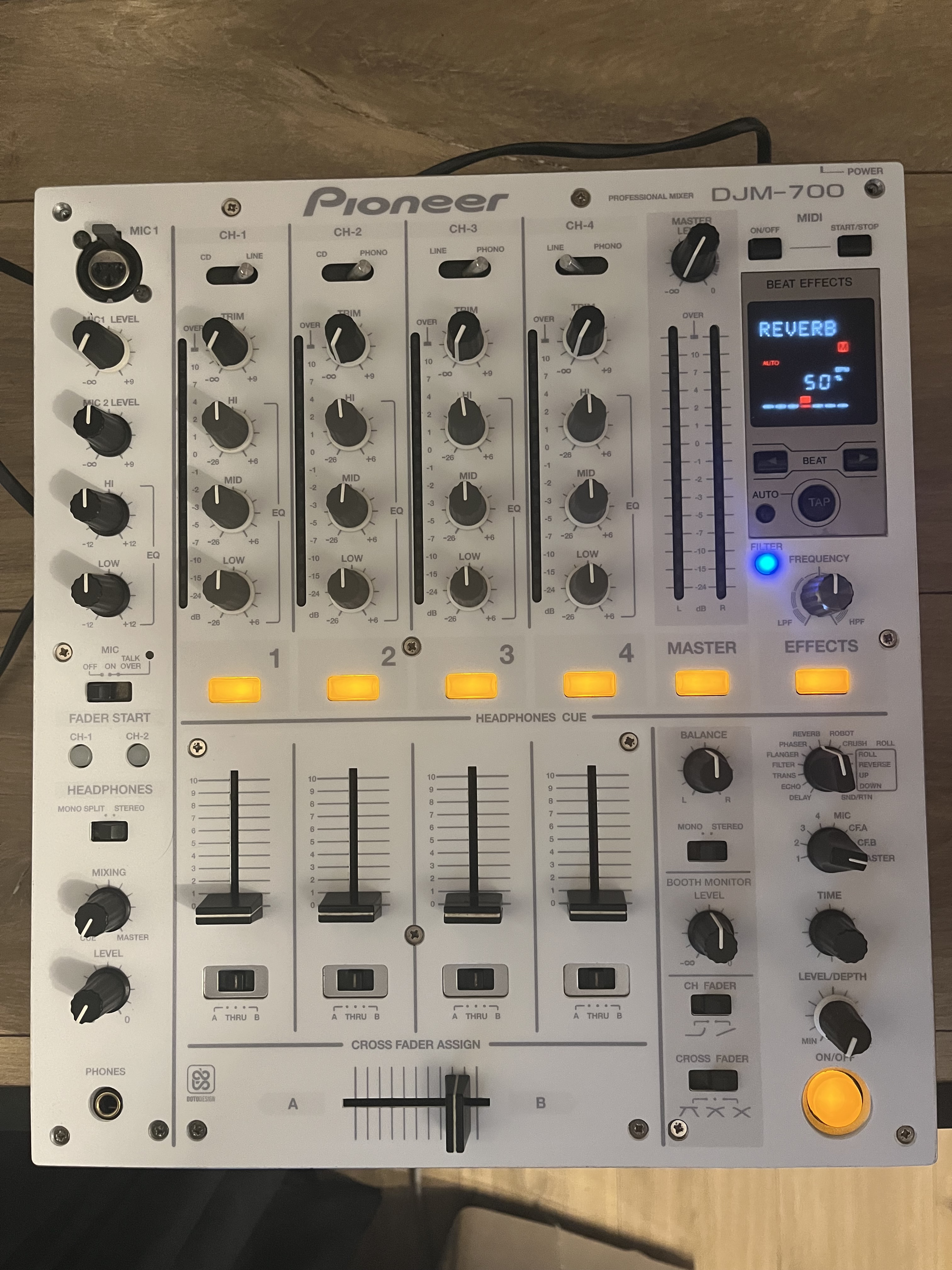Vds djm700 + boutons de potentiomètre 