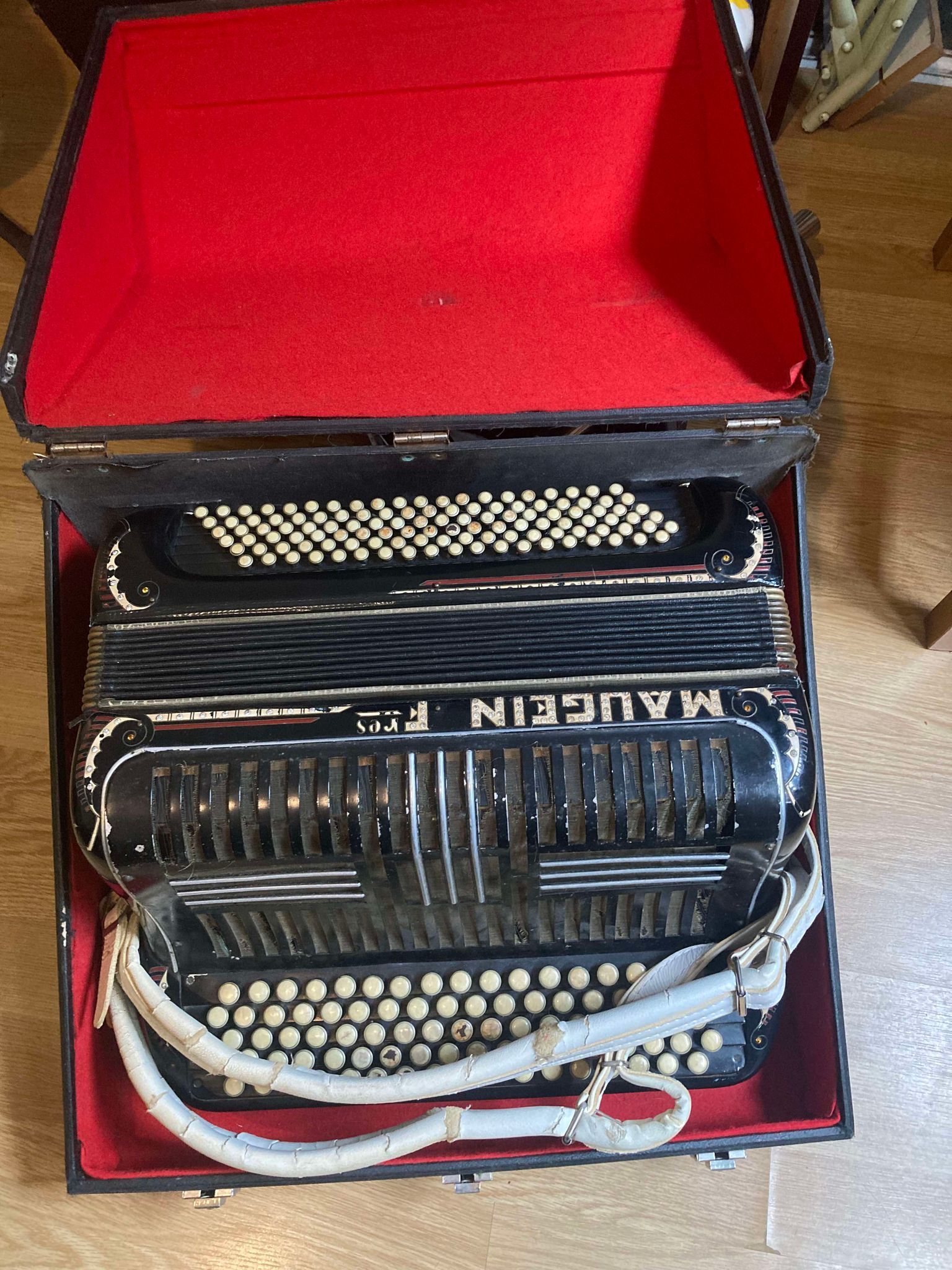 Accordéon Maugein + Boîte