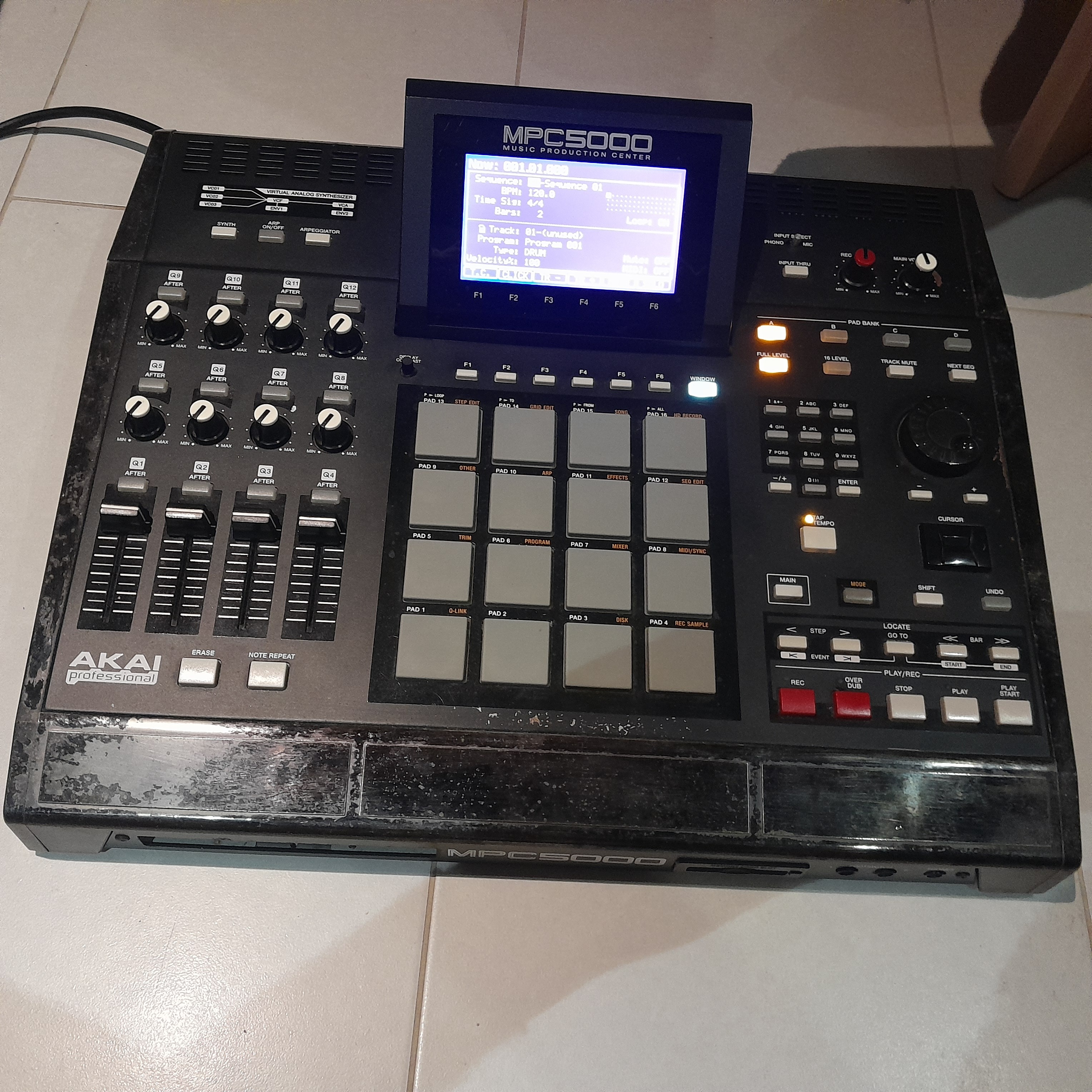 Vends MPC 5000 upgrade RAM + flightcase (frais de port offerts)