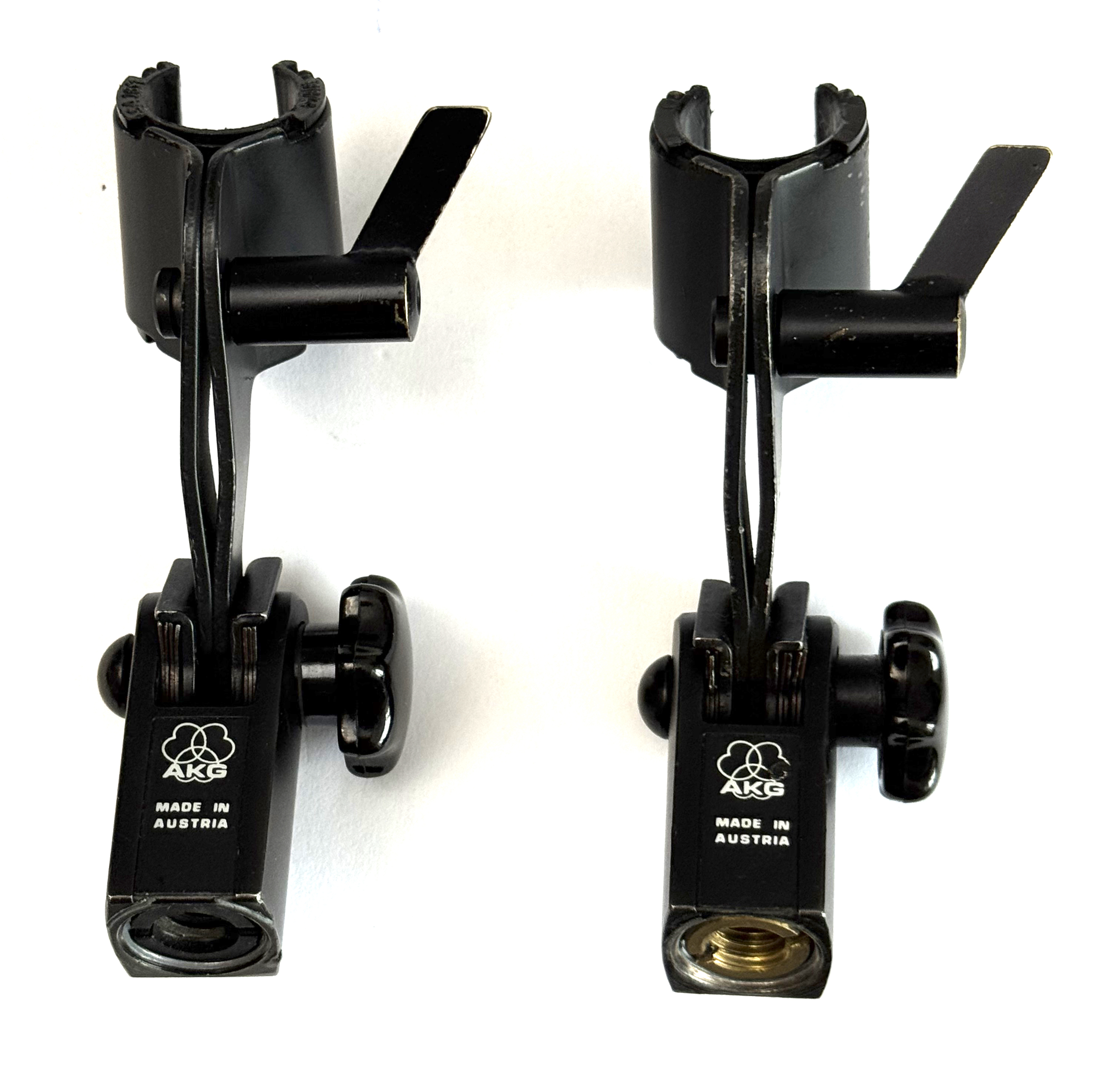 Une paire de pinces AKG S18/1B pour C 451E/EB, C452, C391 