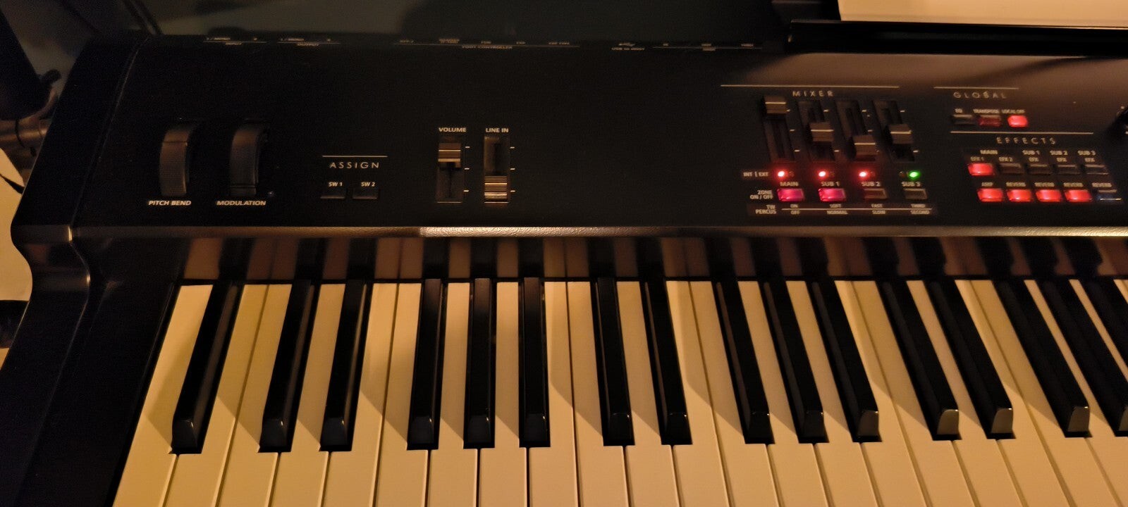 Vends kawai mp7se avec triple pédale en parfait état 