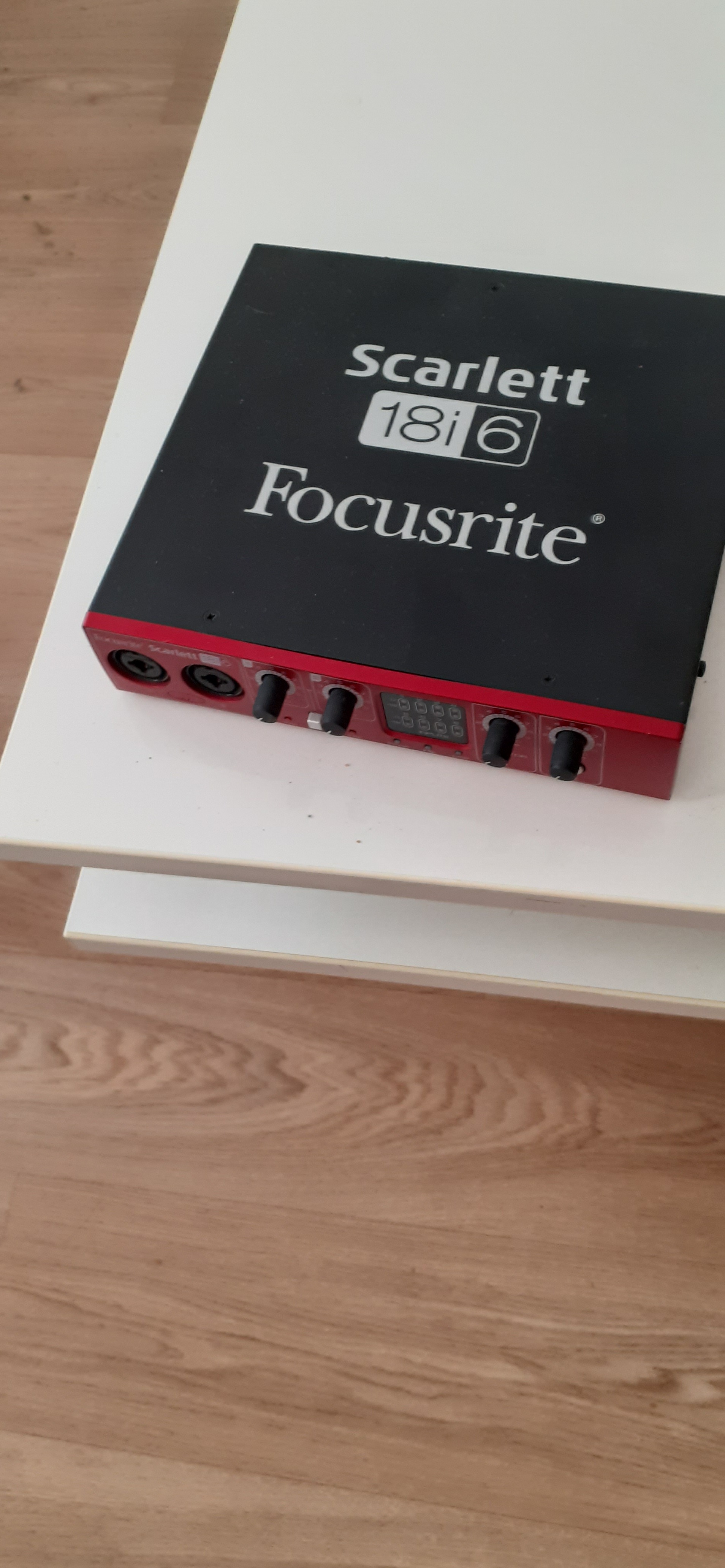 VENDS CARTE SON FOCUSRITE SCARLETT 18I6