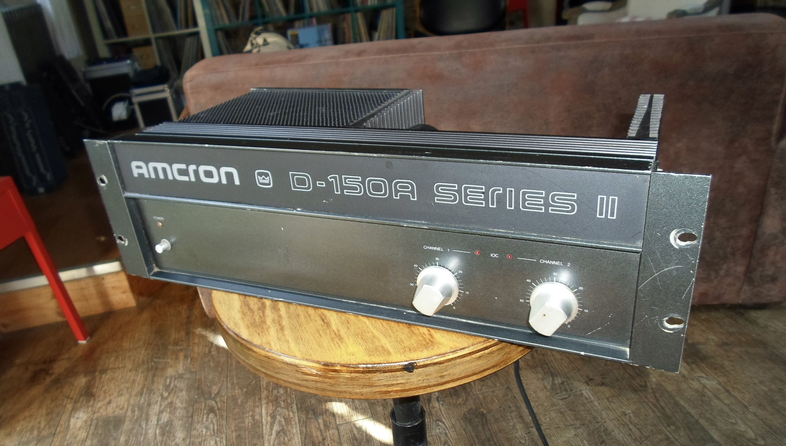 amcron D105A MK2 avec inputs sym en +