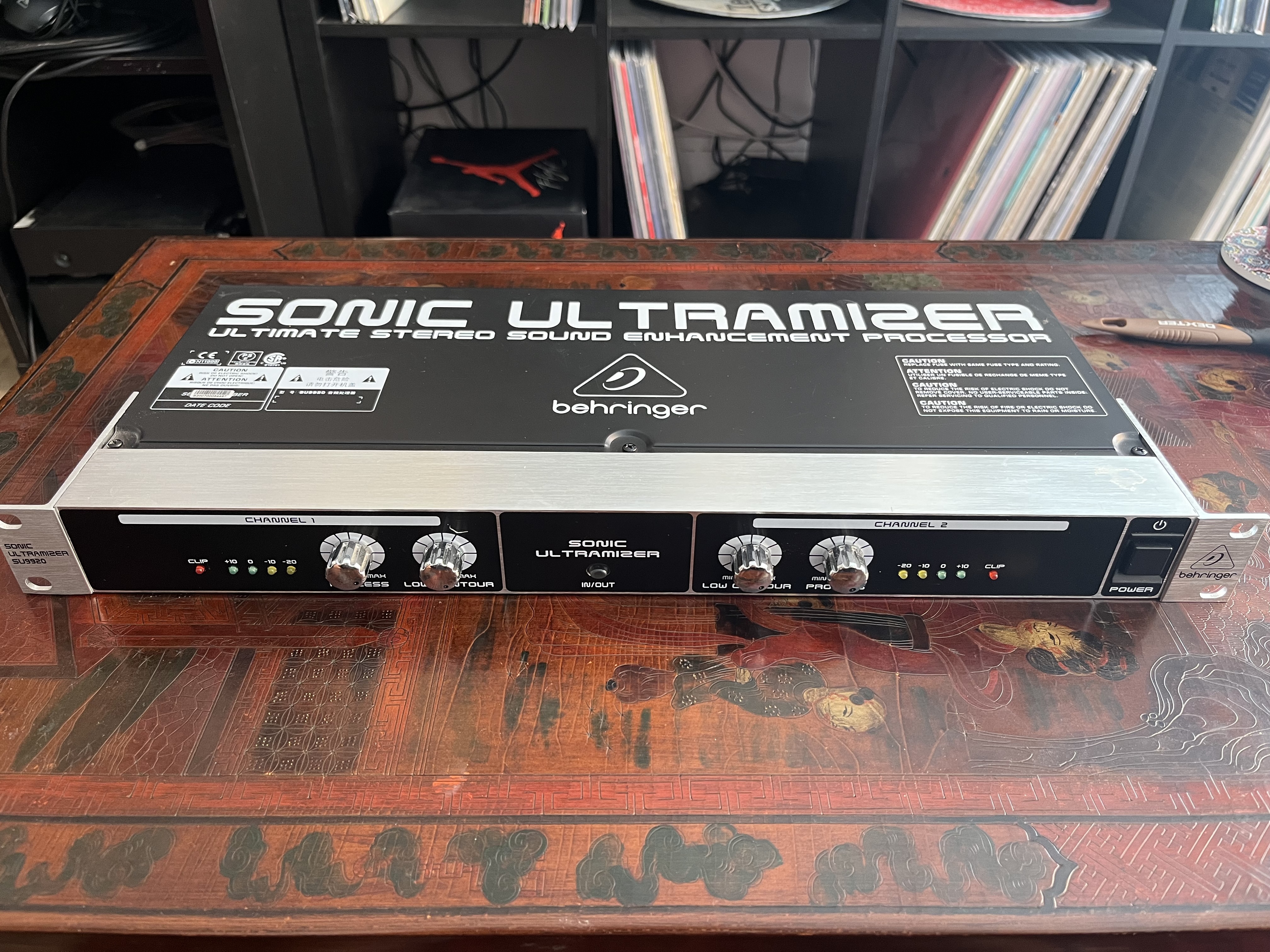 Vends behringer SU9920