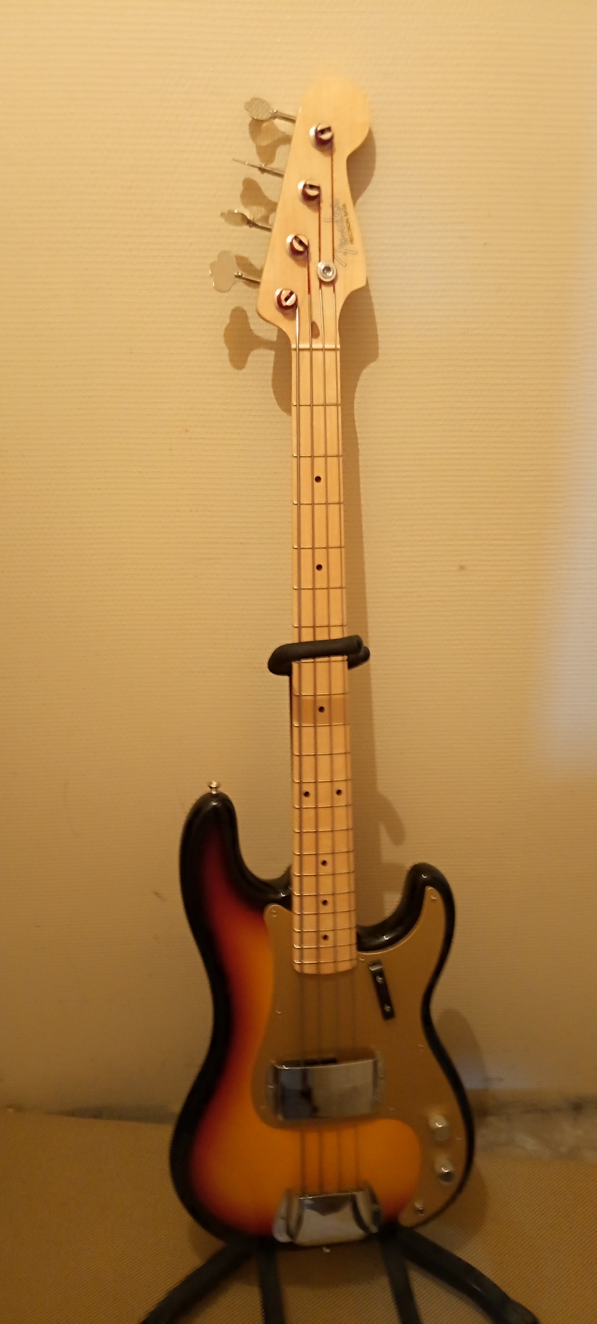 Vends  Fender American Vintage ’58 Precision Bass®
