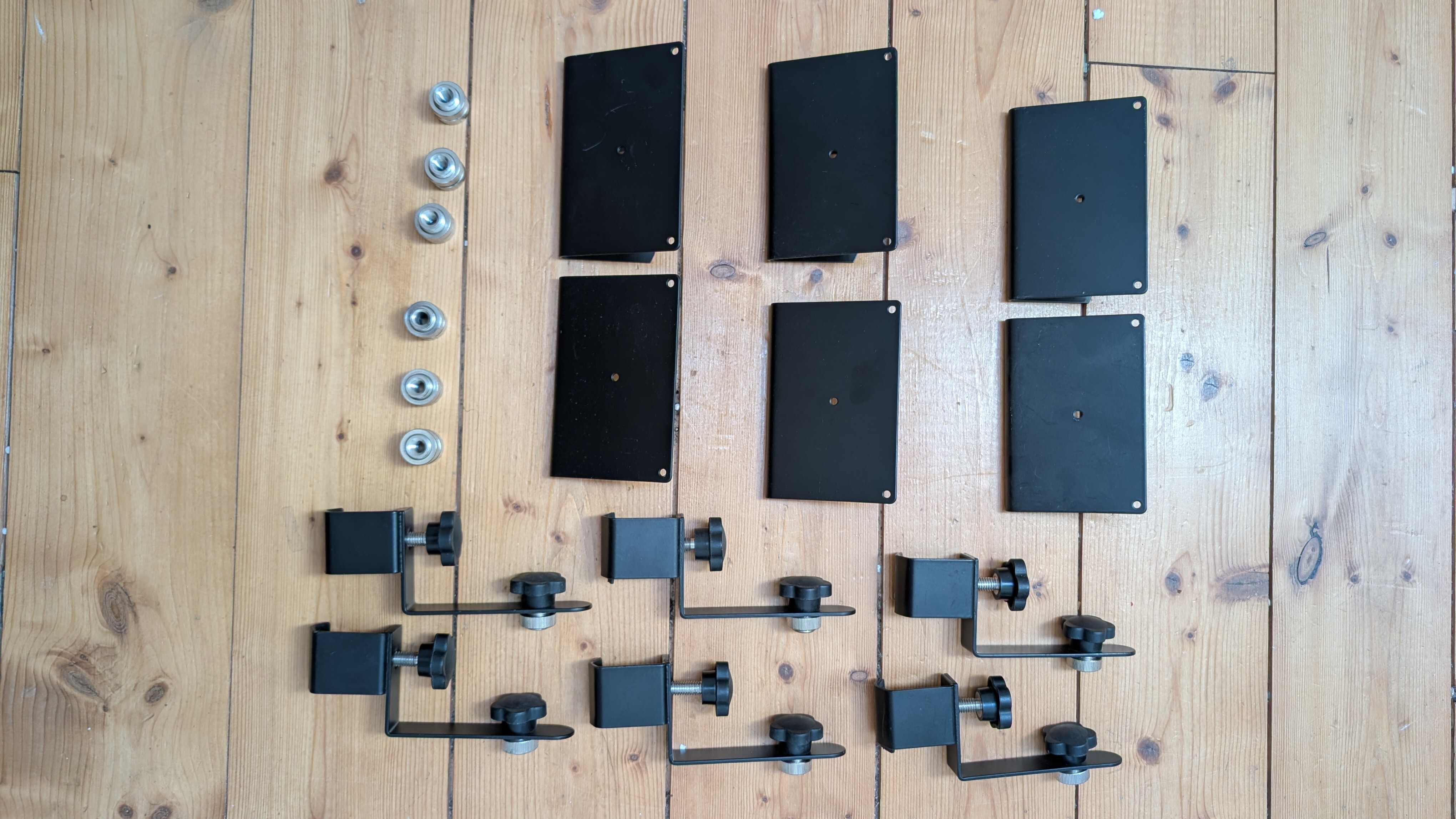 Vends 6 supports Behringer P16-MB