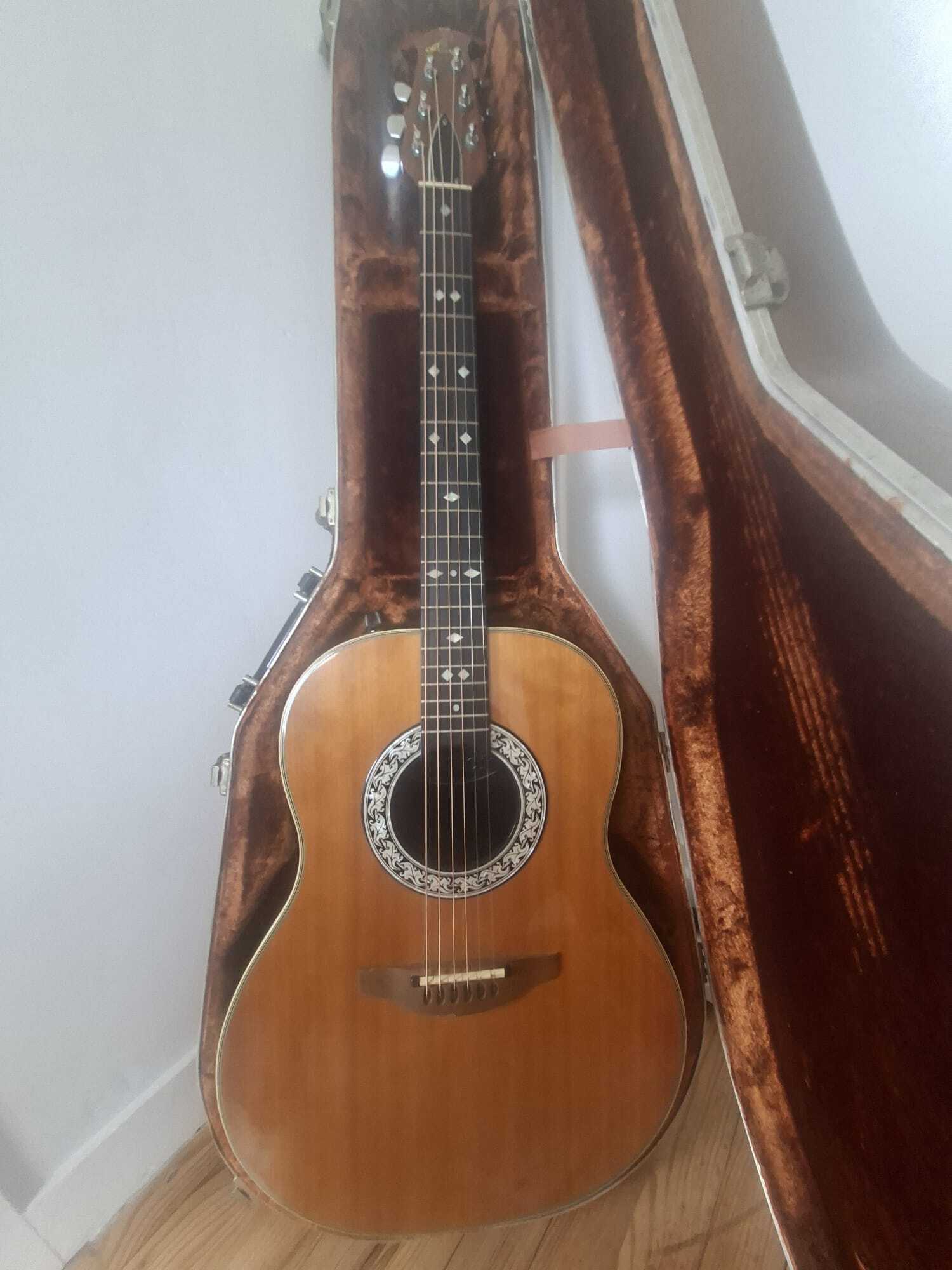 Ovation Custom Balladeer 1612-4 USA (1976/1977) et son flycase